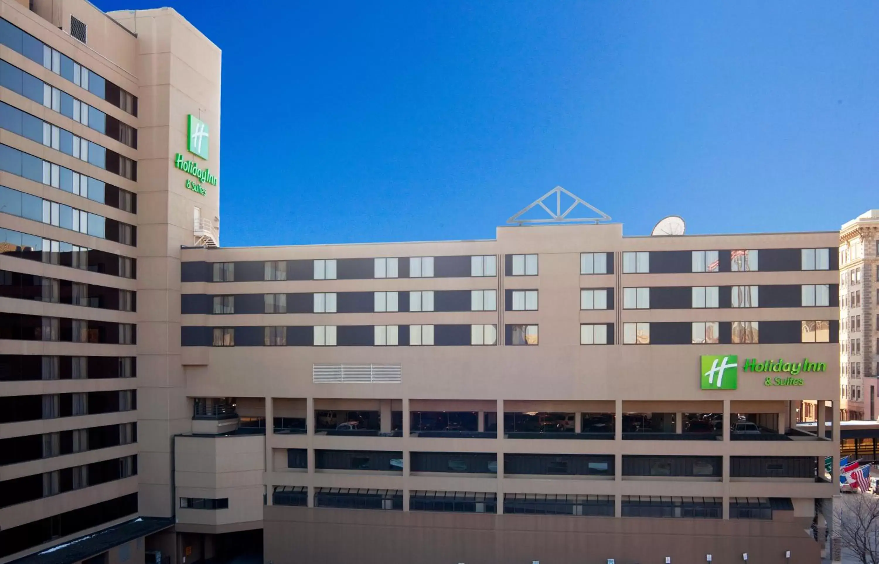 Property Building in Holiday Inn & Suites Duluth-Downtown, an IHG Hotel