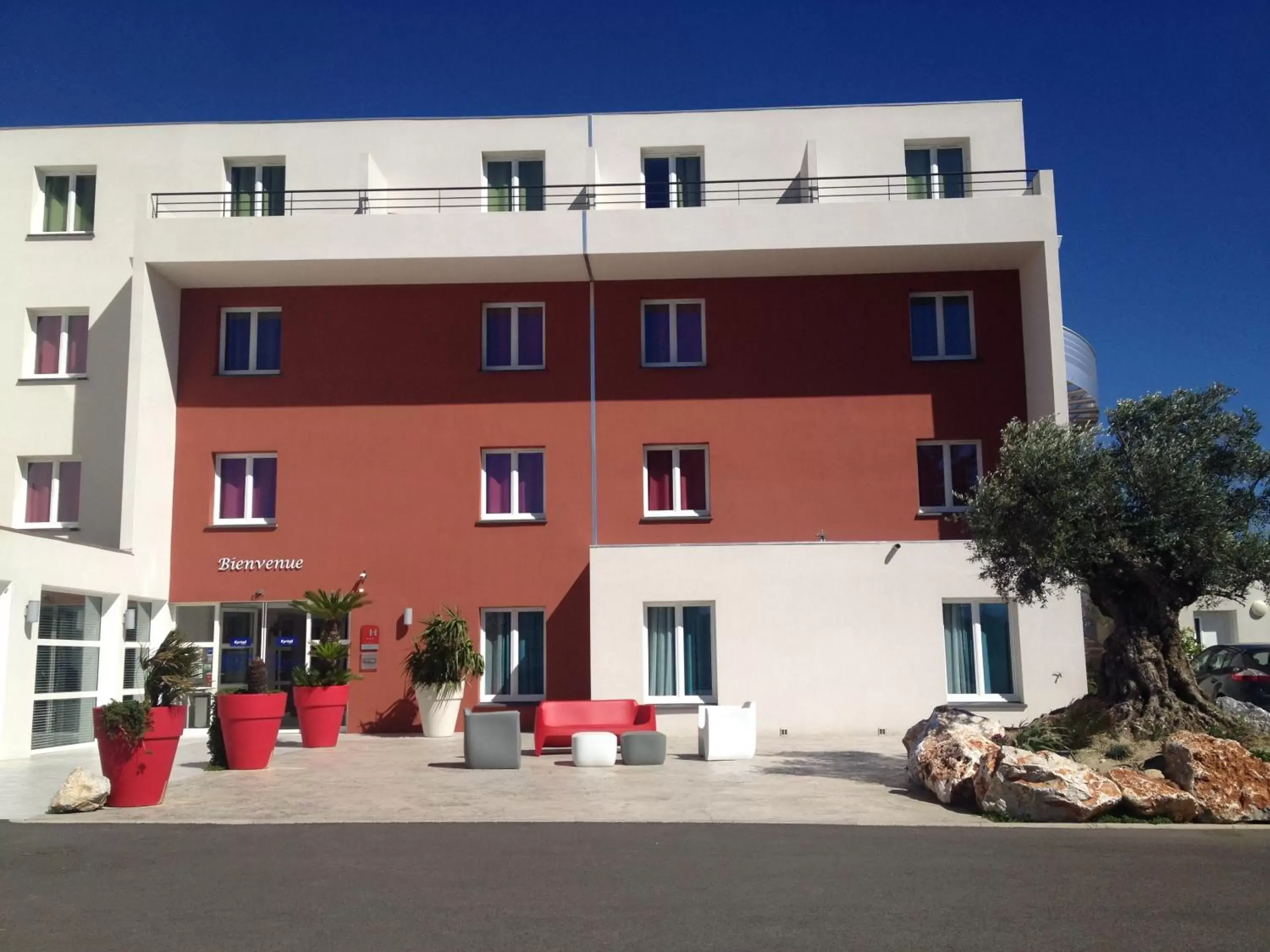 Facade/entrance, Property Building in Kyriad Perpignan Sud