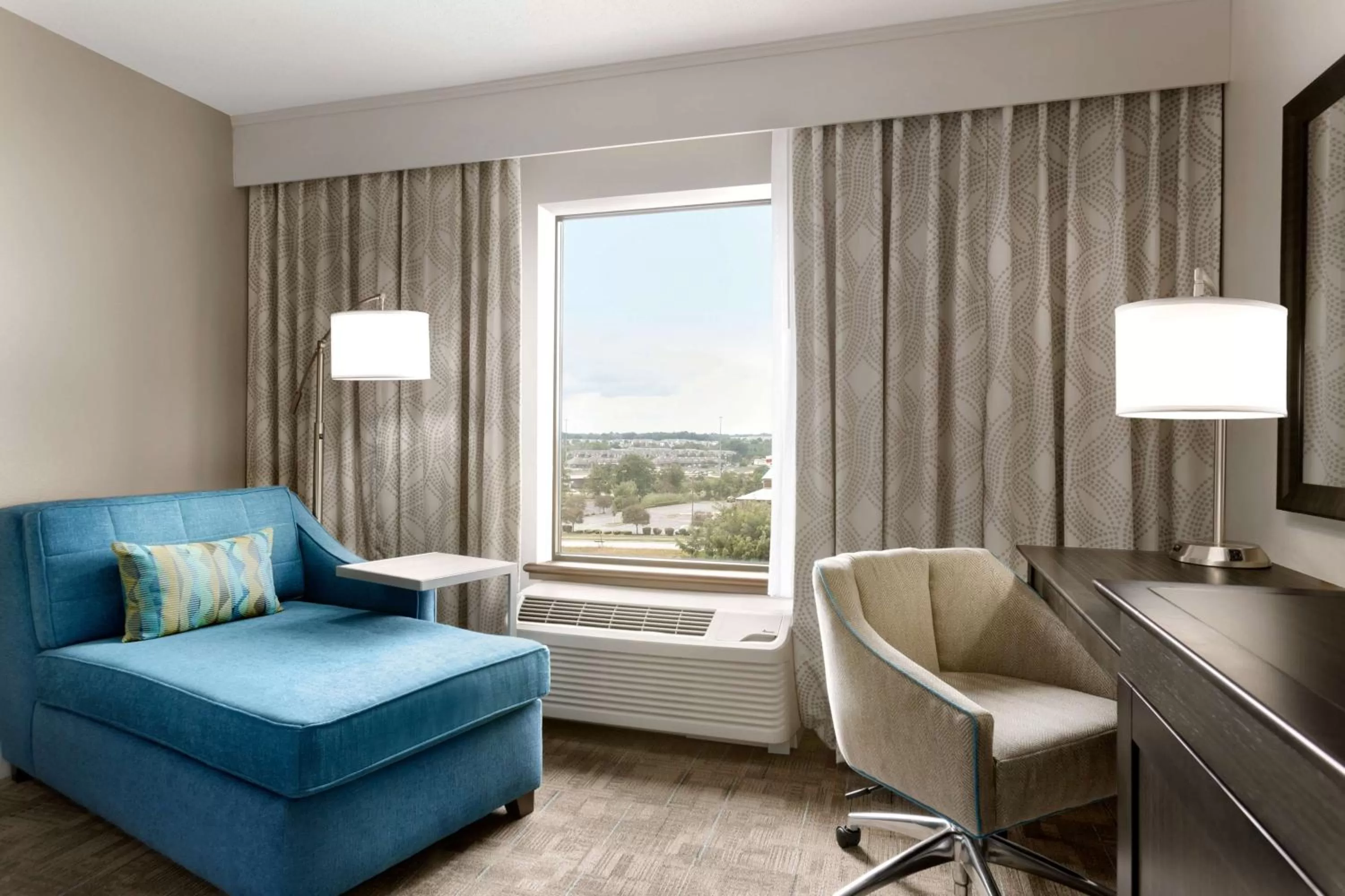 Bedroom in Hampton Inn Stow