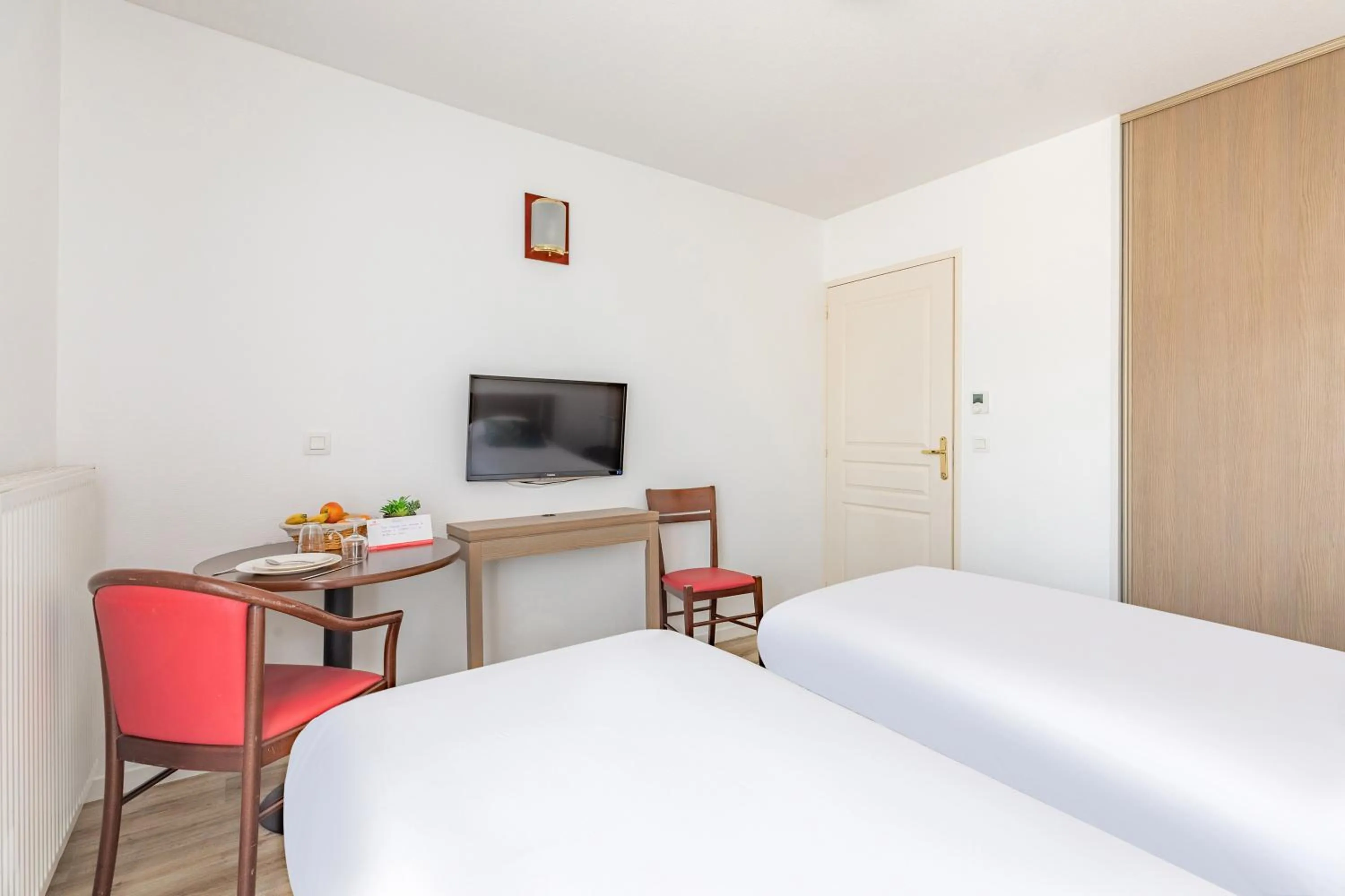 Bed in Appart'City Classic Chalon sur Saone