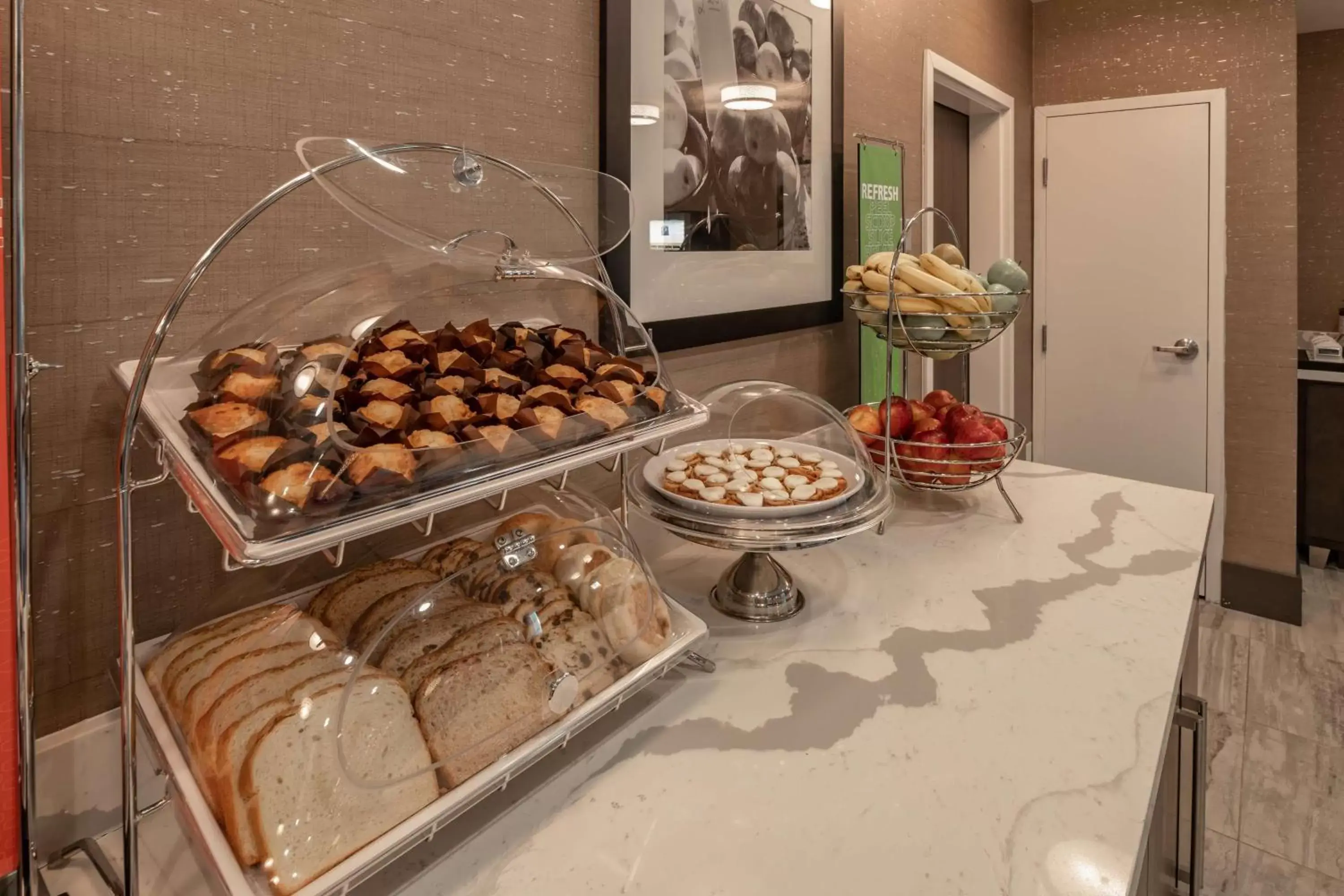 Breakfast in Hampton Inn & Suites Dallas/Plano Central Breakfast in Hampton Inn & Suites Dallas/Plano Central