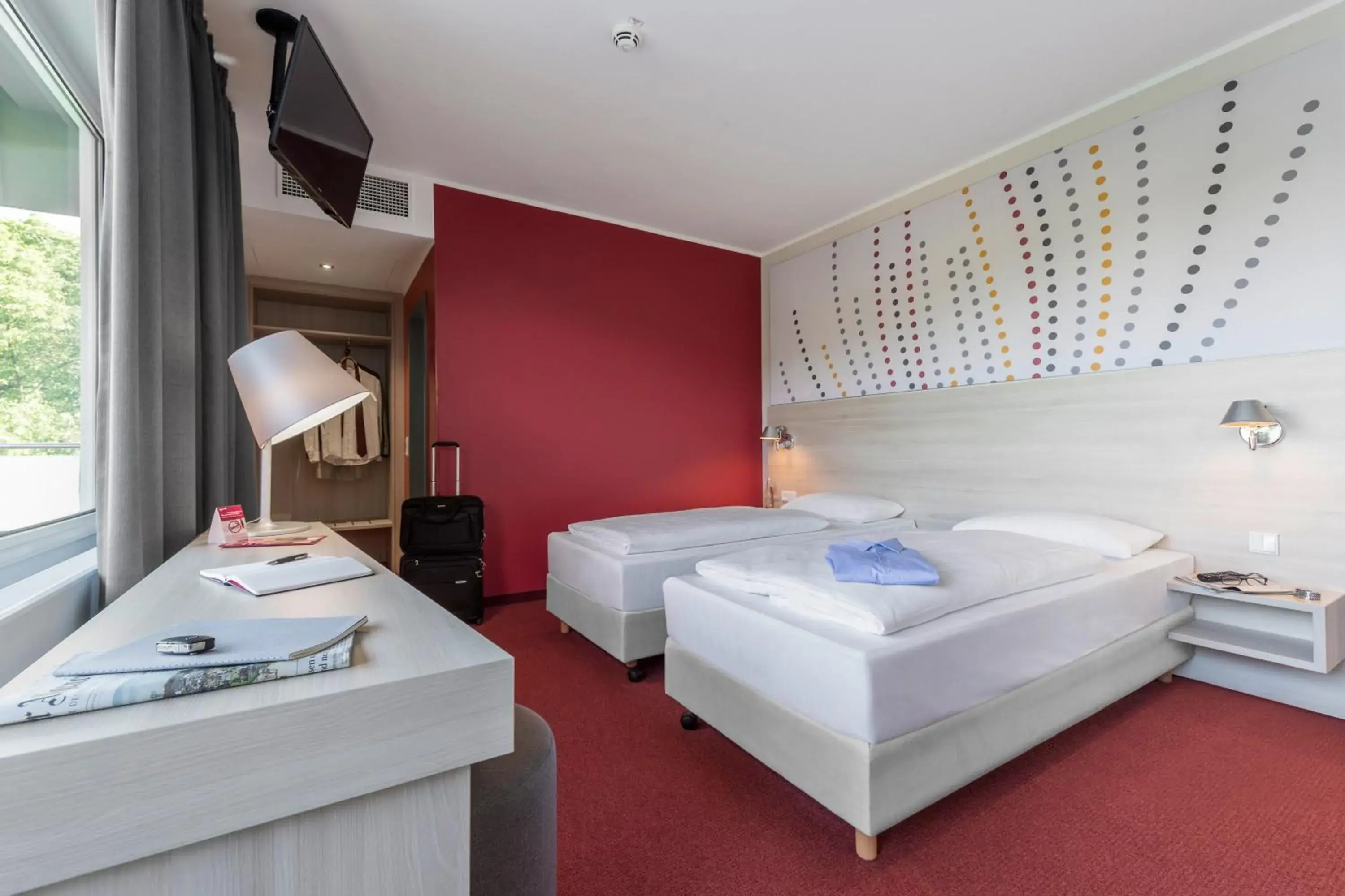 Photo of the whole room, Bed in Serways Hotel Remscheid