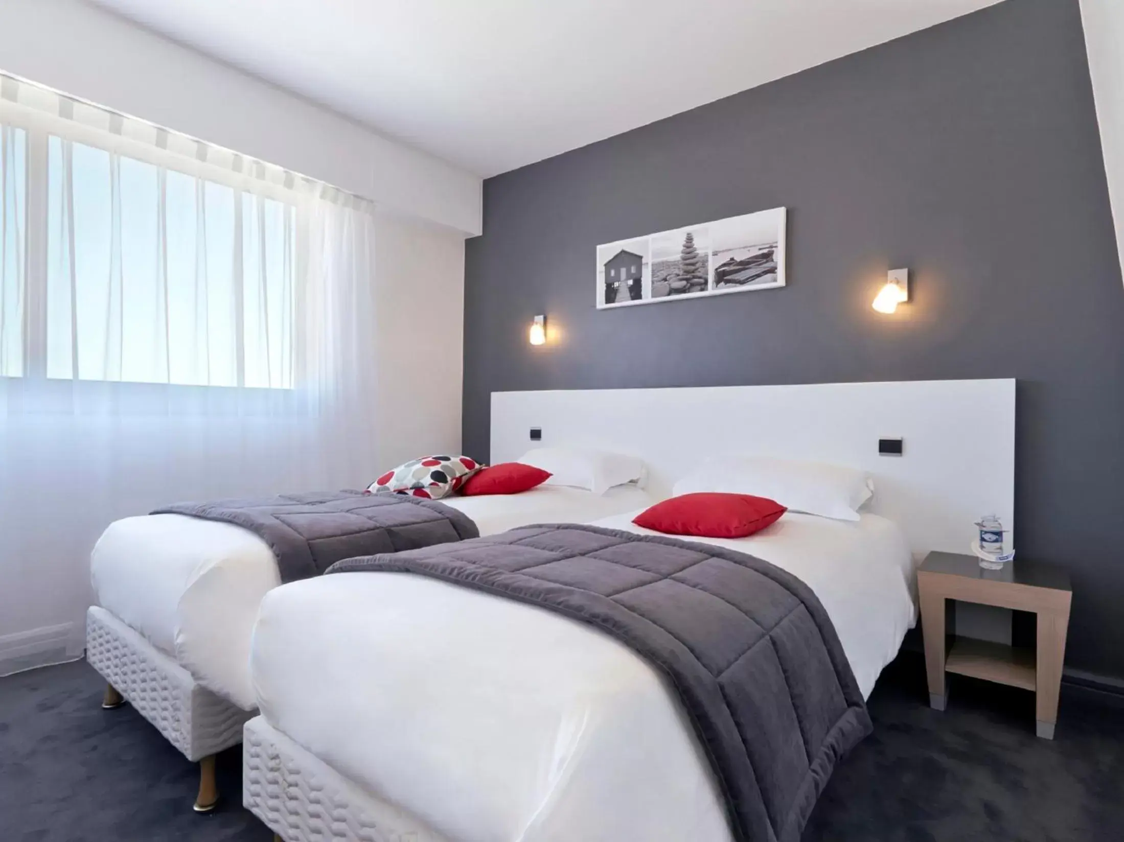 Bedroom, Bed in Kyriad Prestige Les Sables d'Olonne - Plage - Centre des Congrès