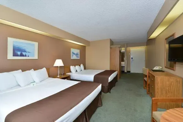 Photo of the whole room, Bed in Americas Best Value Inn Kalispell