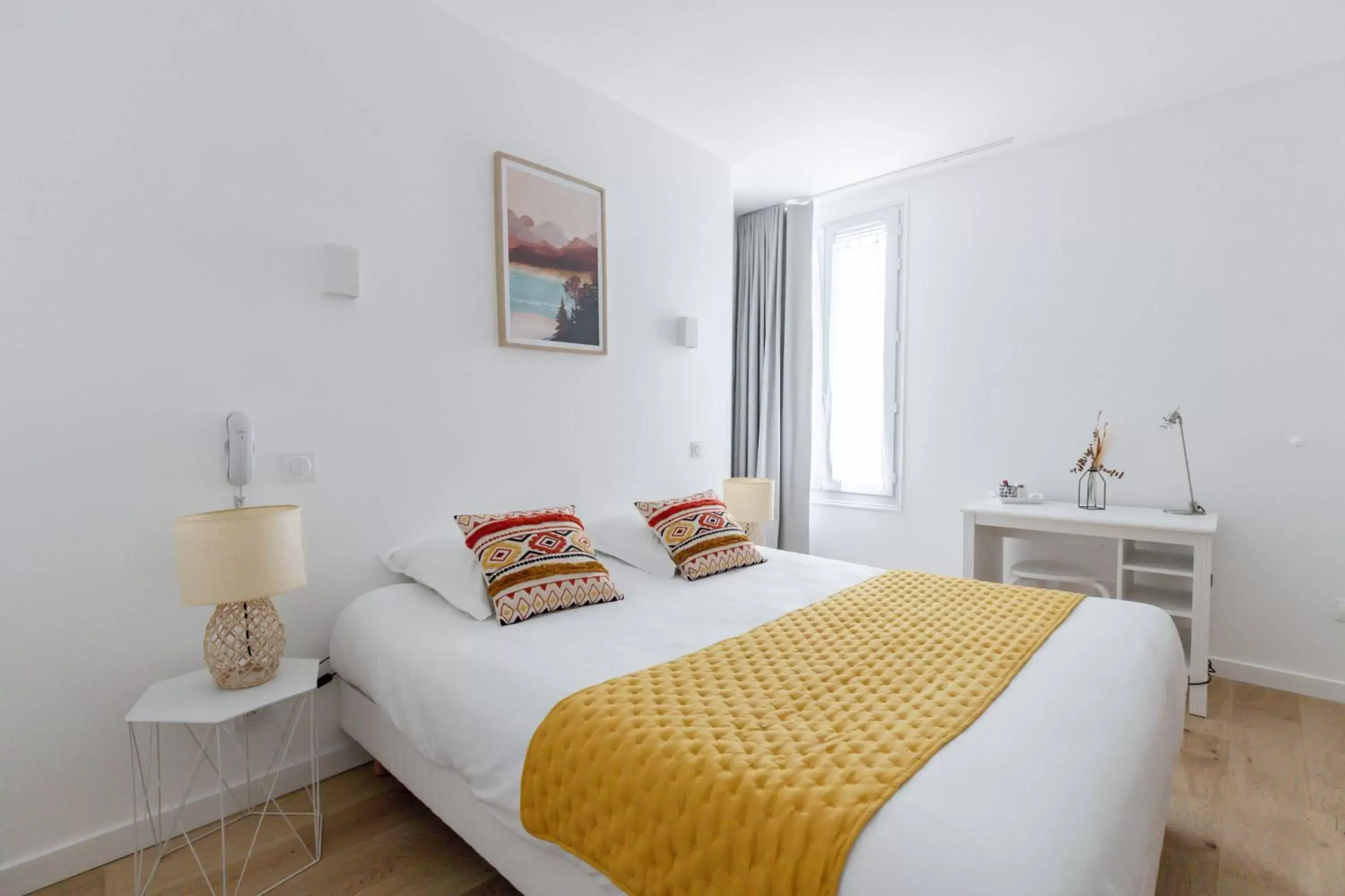 Bedroom, Bed in Hôtel Porte Mars Reims Gare centre