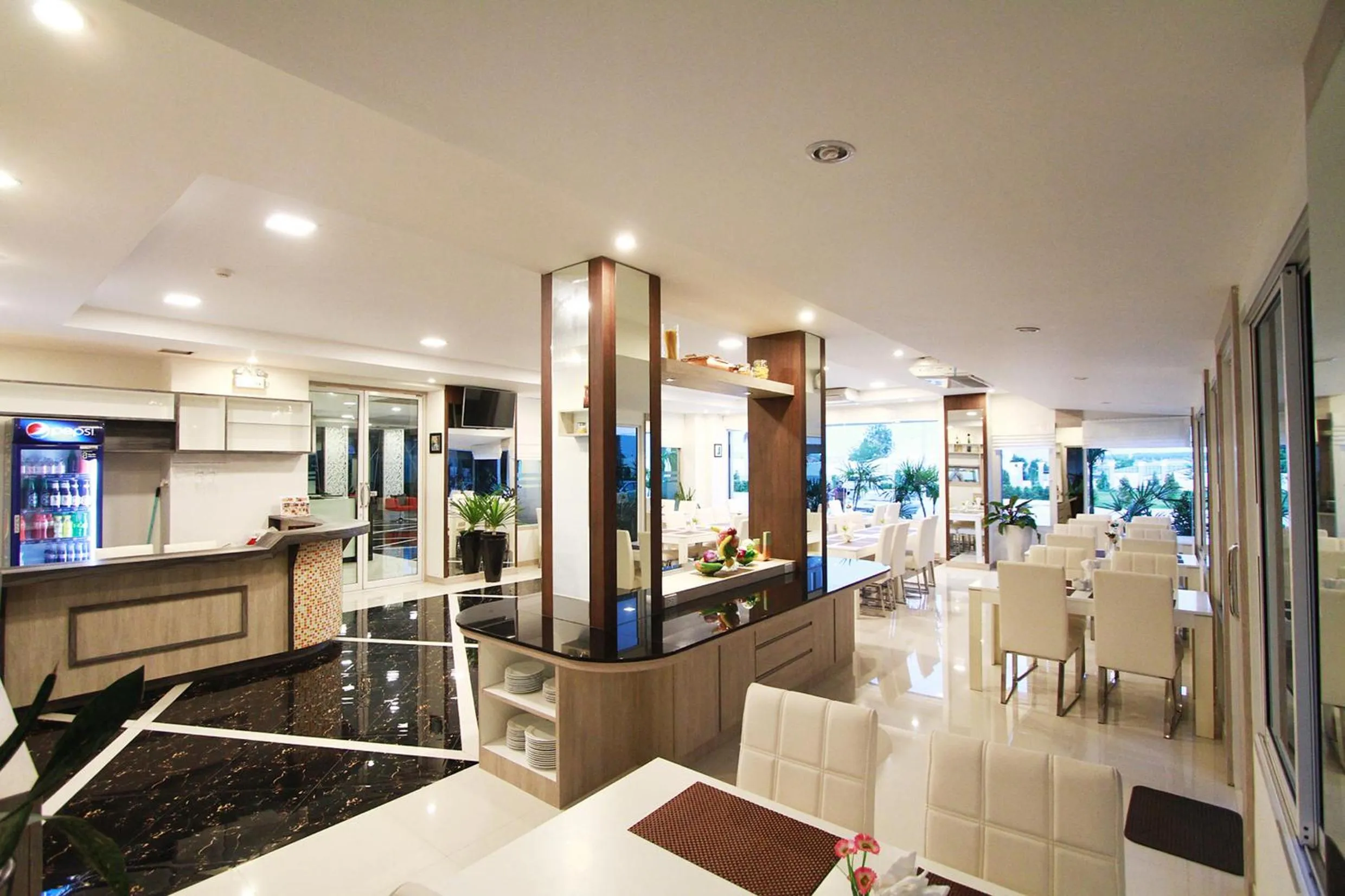 Restaurant/places to eat in The Contrast i Hotel