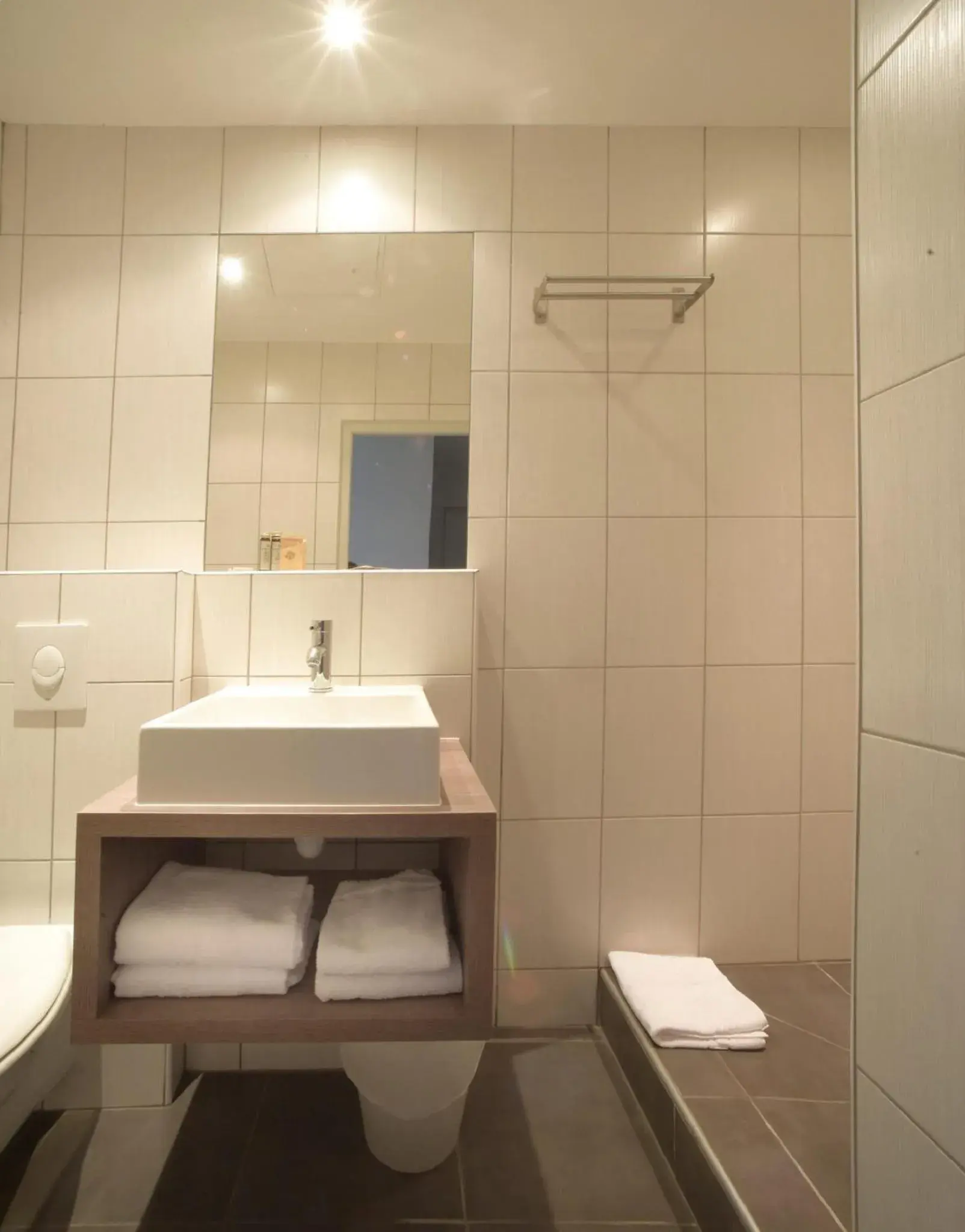 Bathroom in Hotelo Lyon Charité