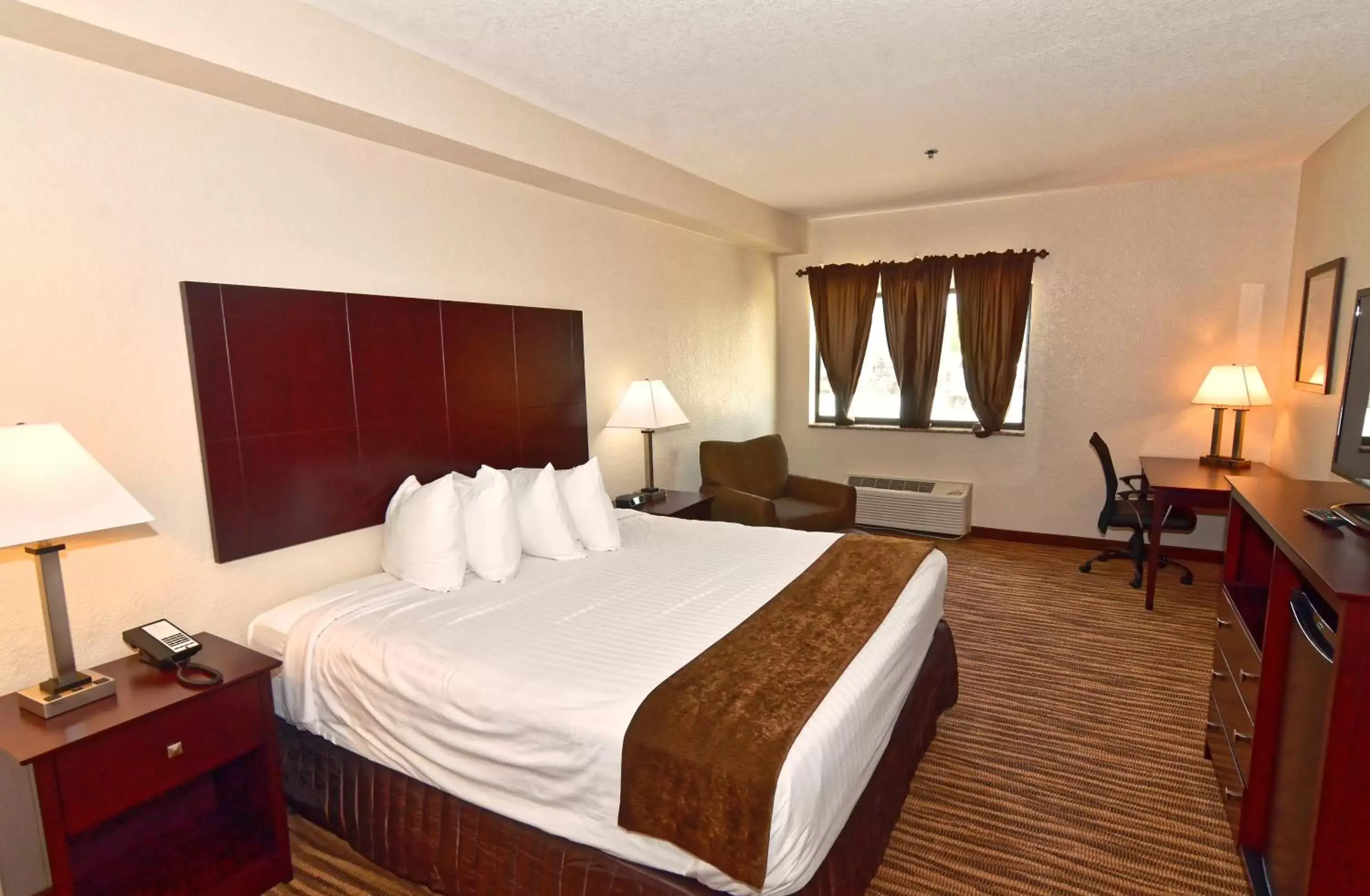 Bed in Cobblestone Inn & Suites - Clarion