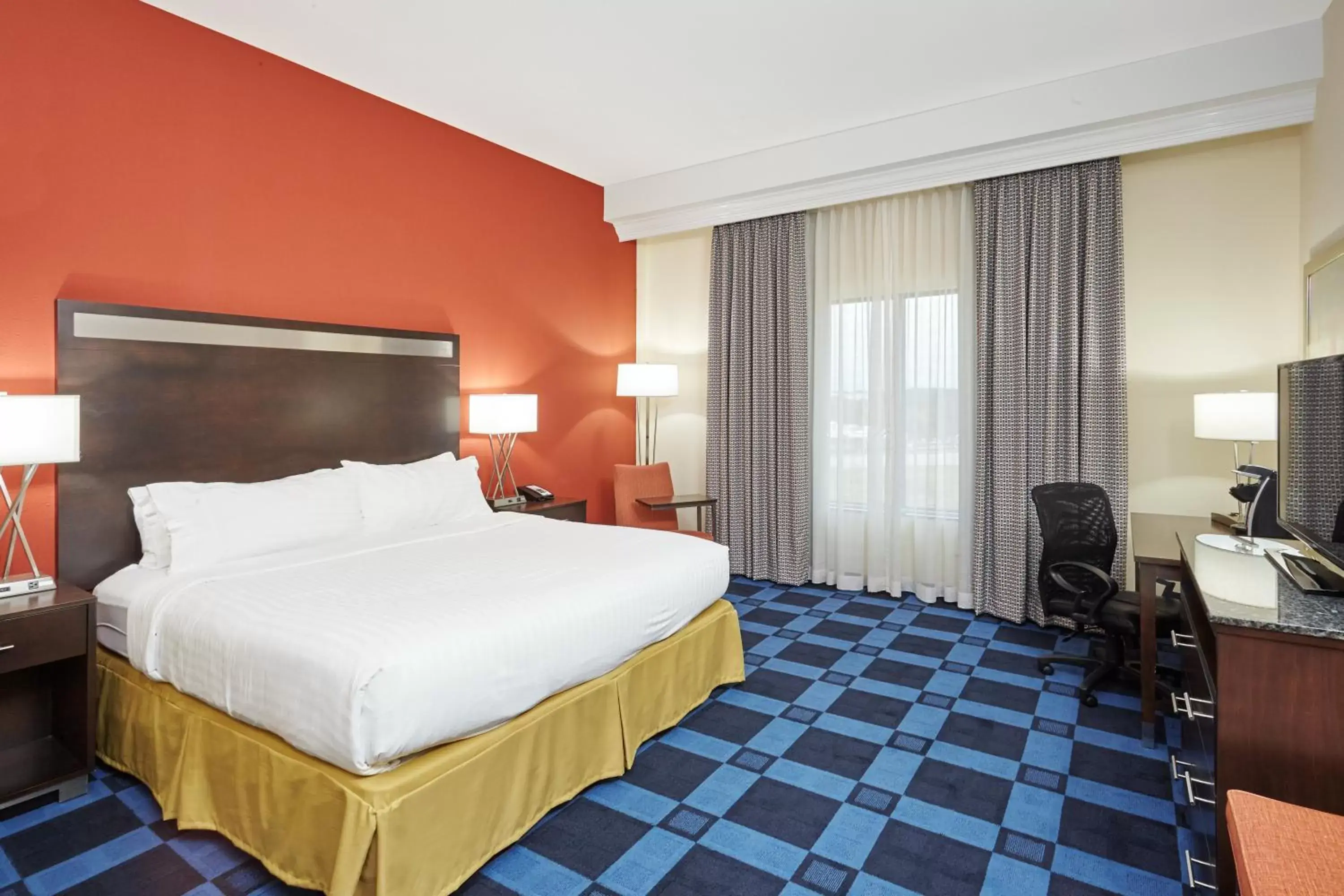 Photo of the whole room, Bed in Holiday Inn Express and Suites Columbia University Area, an IHG Hotel