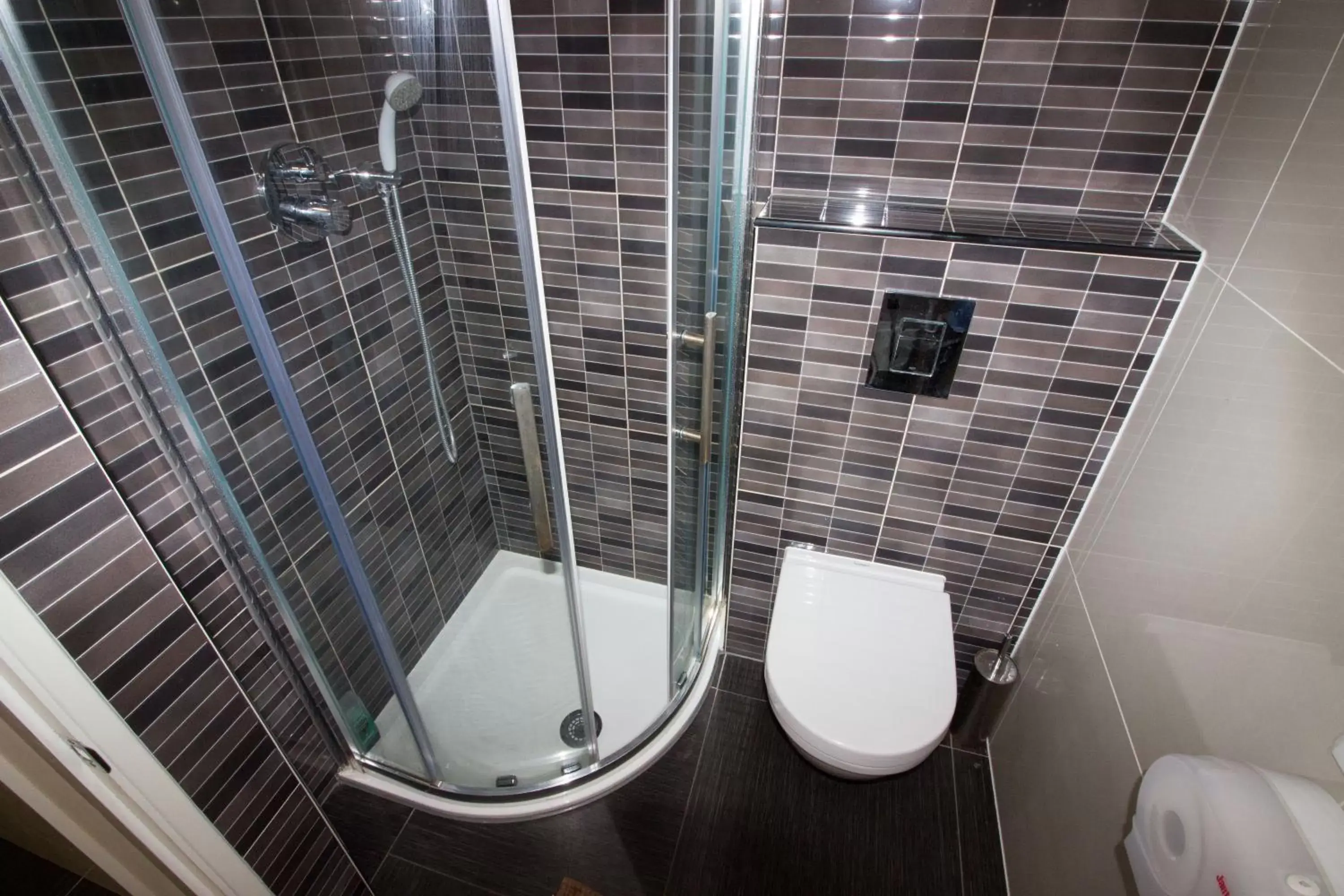 Shower, Bathroom in Namaste Palace Hotel