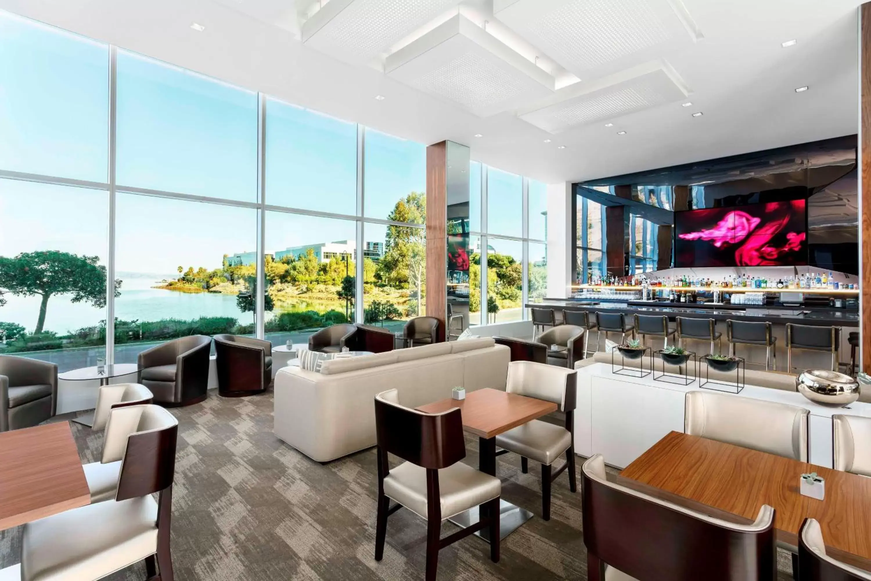 Lounge or bar, Restaurant/Places to Eat in AC Hotel by Marriott San Francisco Airport/Oyster Point Waterfront