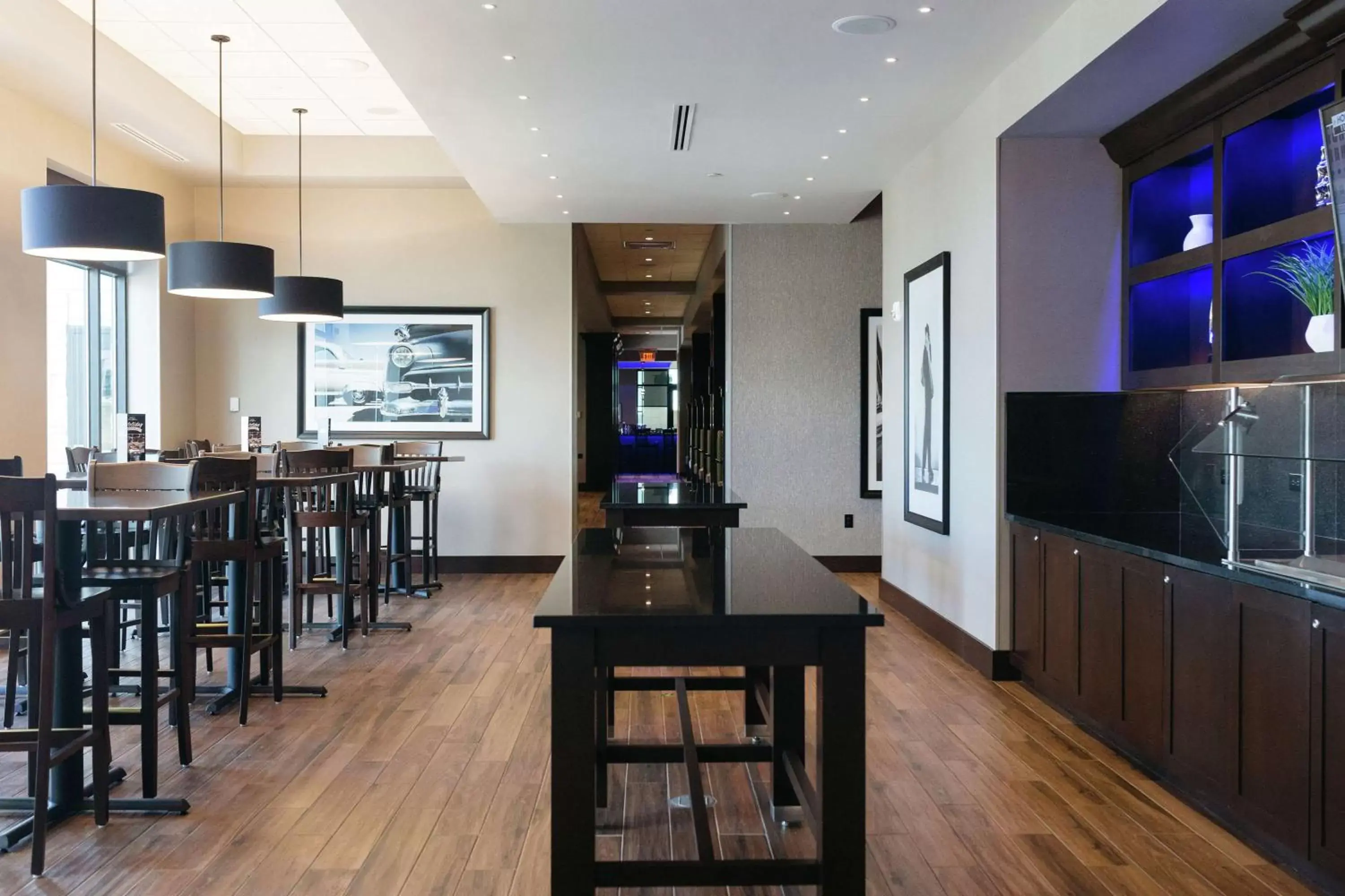 Restaurant/places to eat, Dining Area in Hilton Garden Inn Madison Sun Prairie