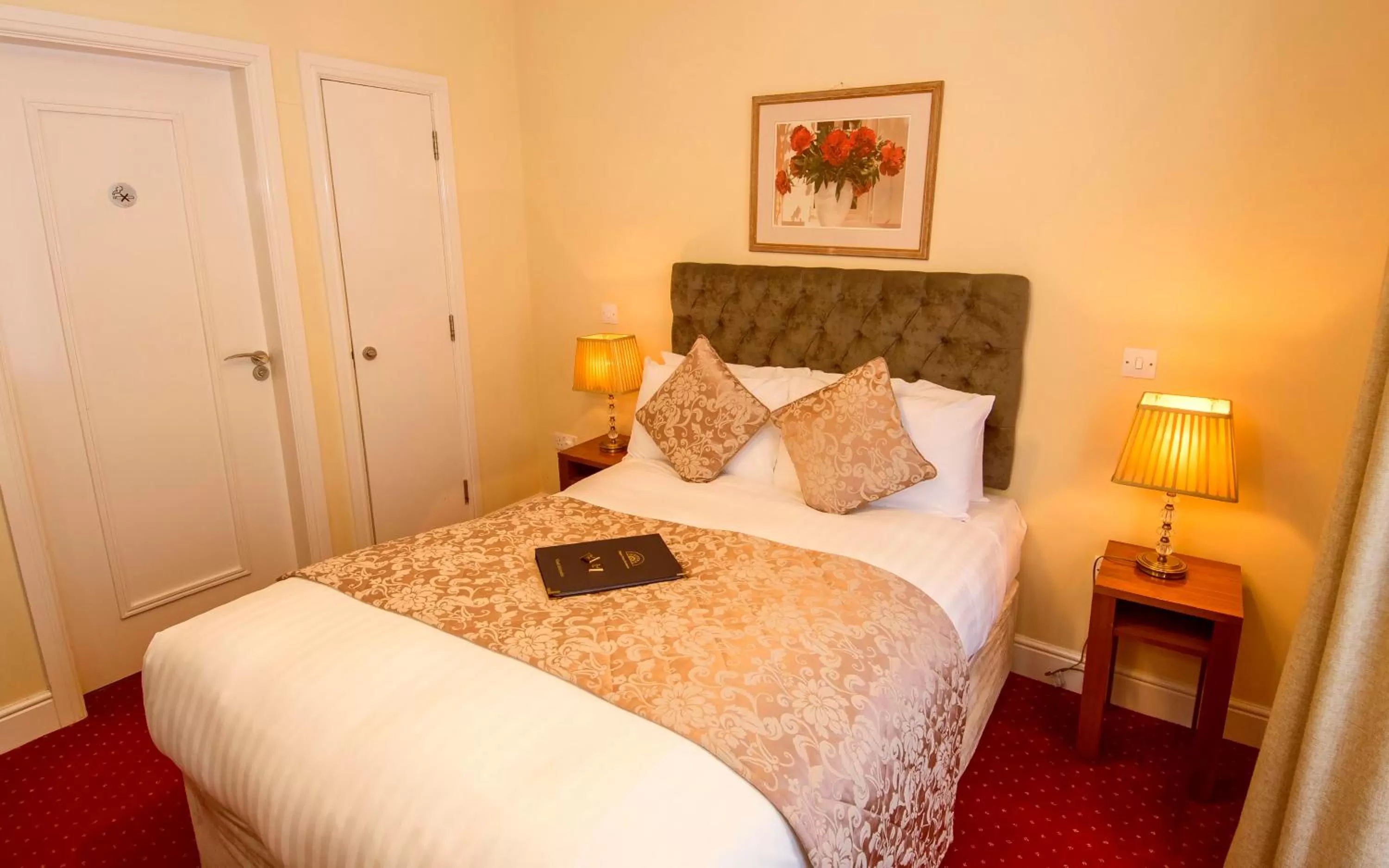Bed in Baggot Court Townhouse