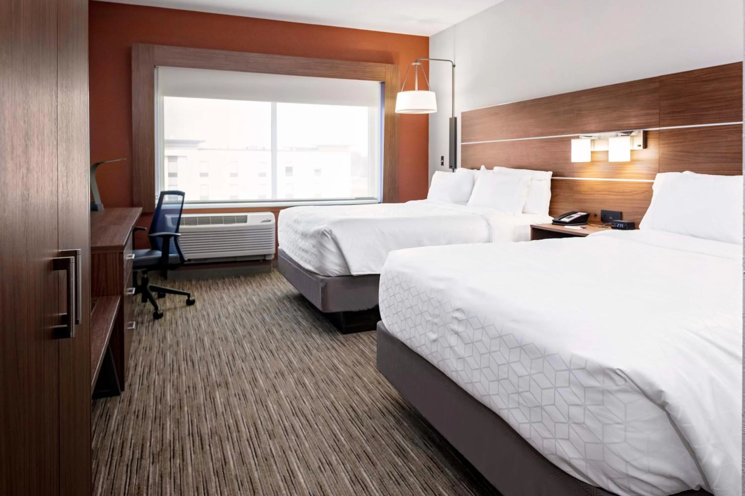 Photo of the whole room, Bed in Holiday Inn Express & Suites - Madison by IHG