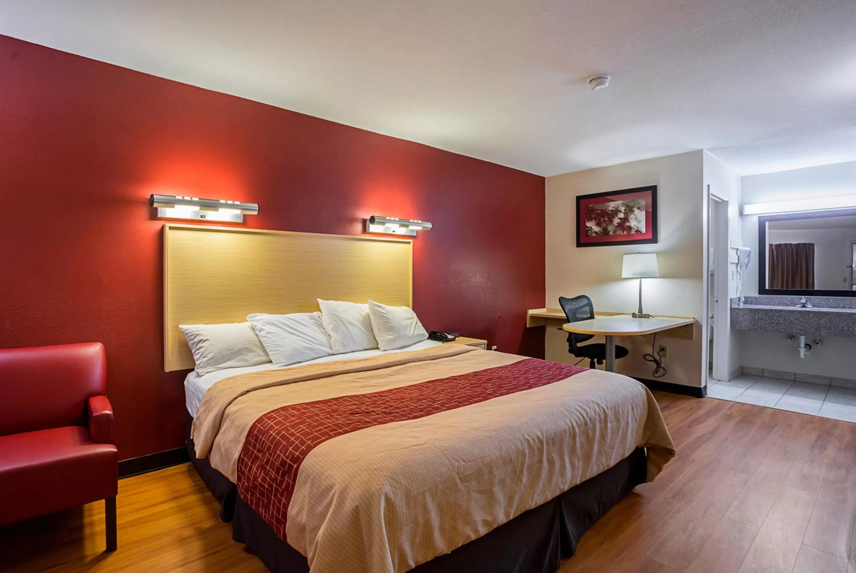 Bedroom, Bed in Red Roof Inn West Memphis, AR