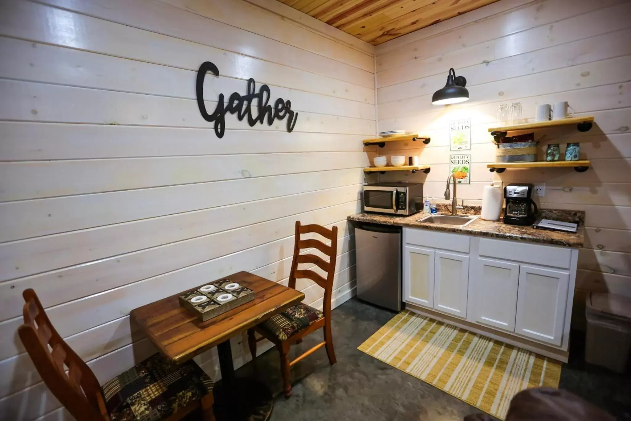 Dining area, Kitchen/Kitchenette in Knotty Squirrel Cabins