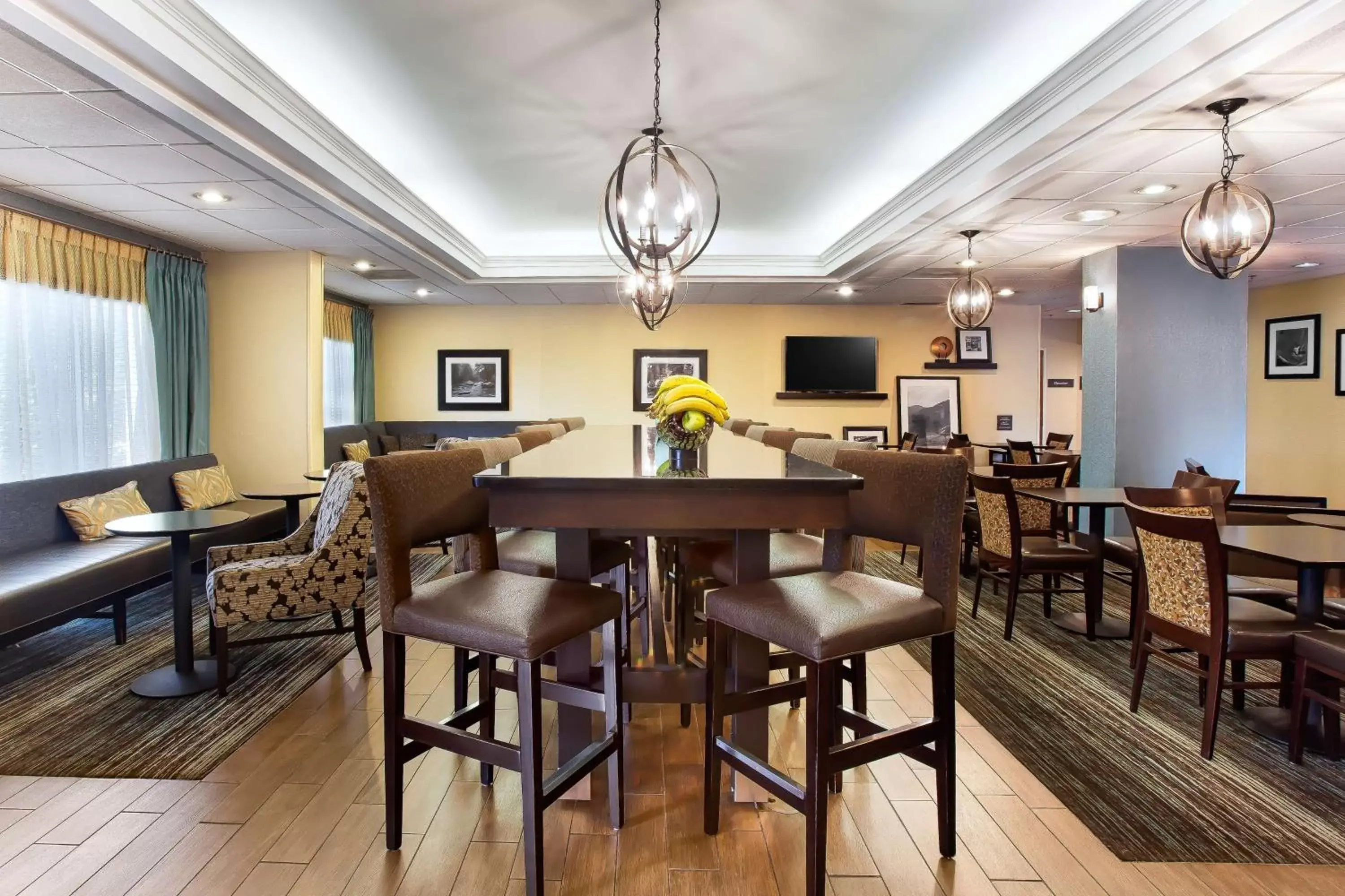 Lobby or reception, Restaurant/Places to Eat in Hampton Inn Morganton