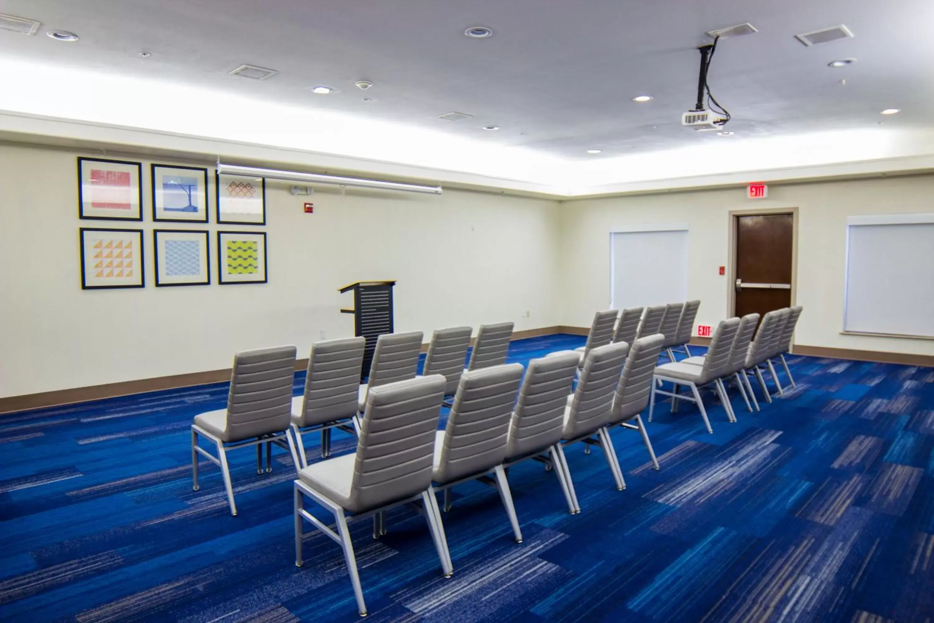 Meeting/conference room in Holiday Inn Express Seguin, an IHG Hotel