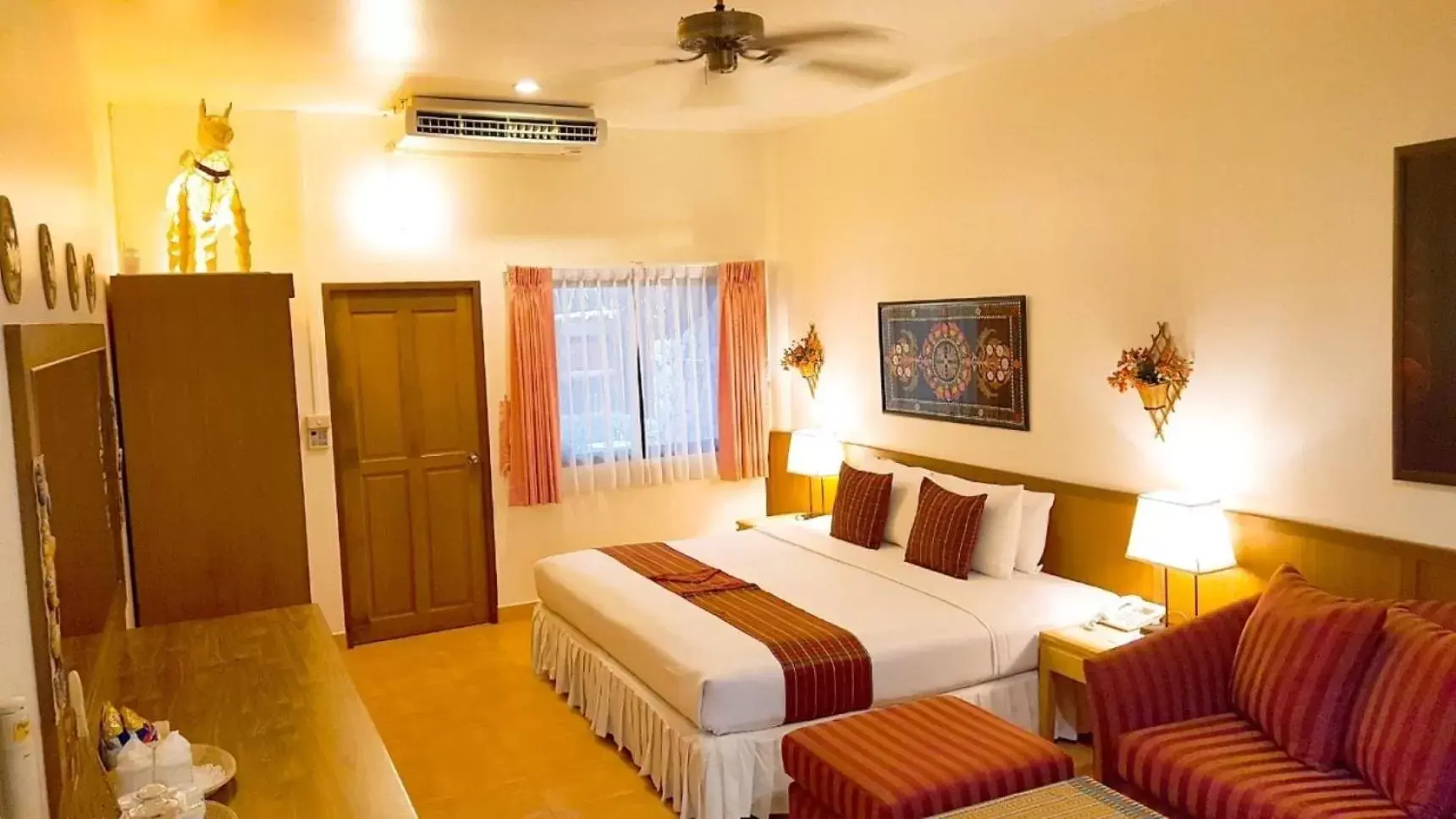 Bed in Birds and Bees Resort Bed in Birds and Bees Resort