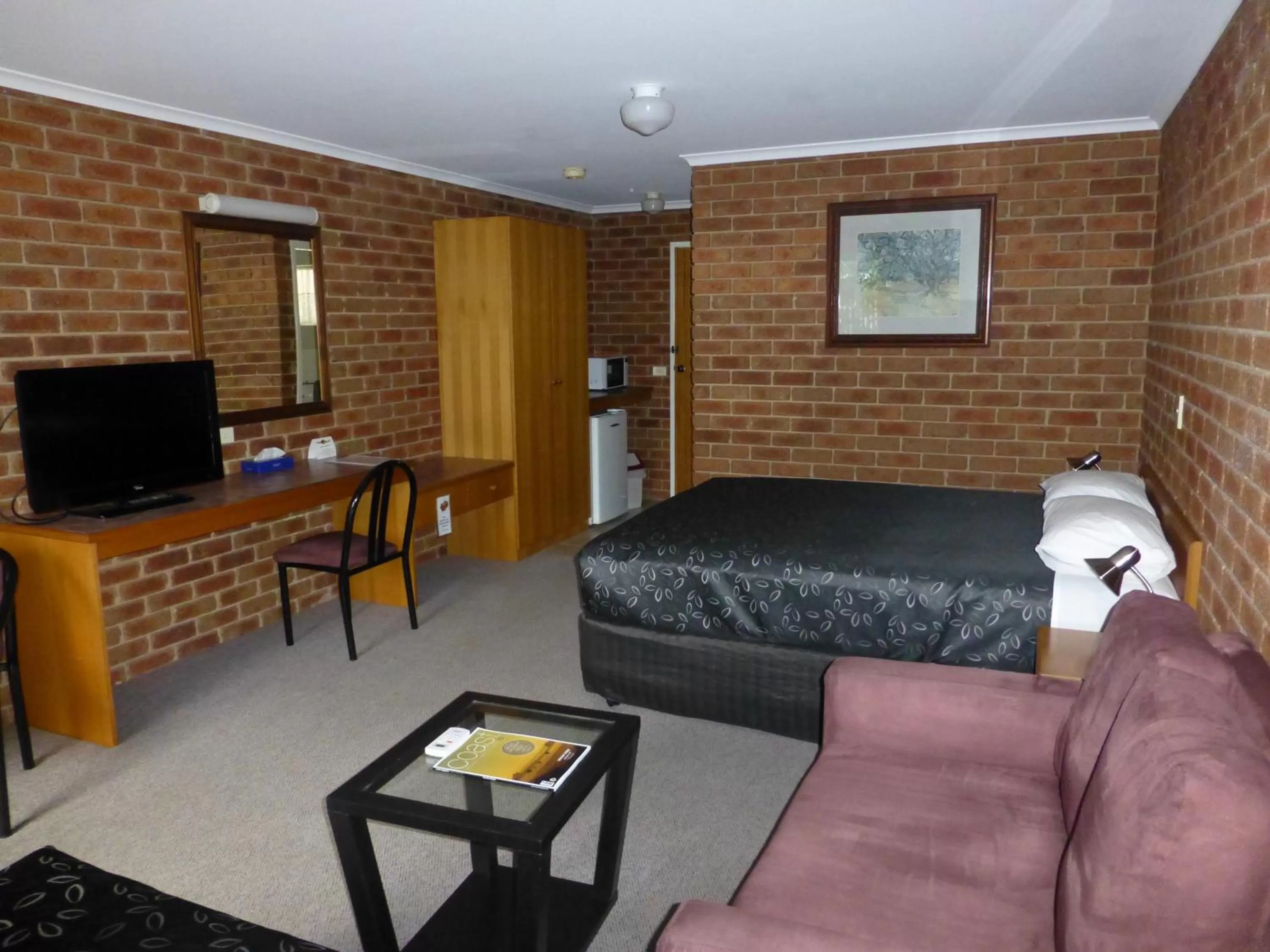 Photo of the whole room in Inverloch Central Motor Inn