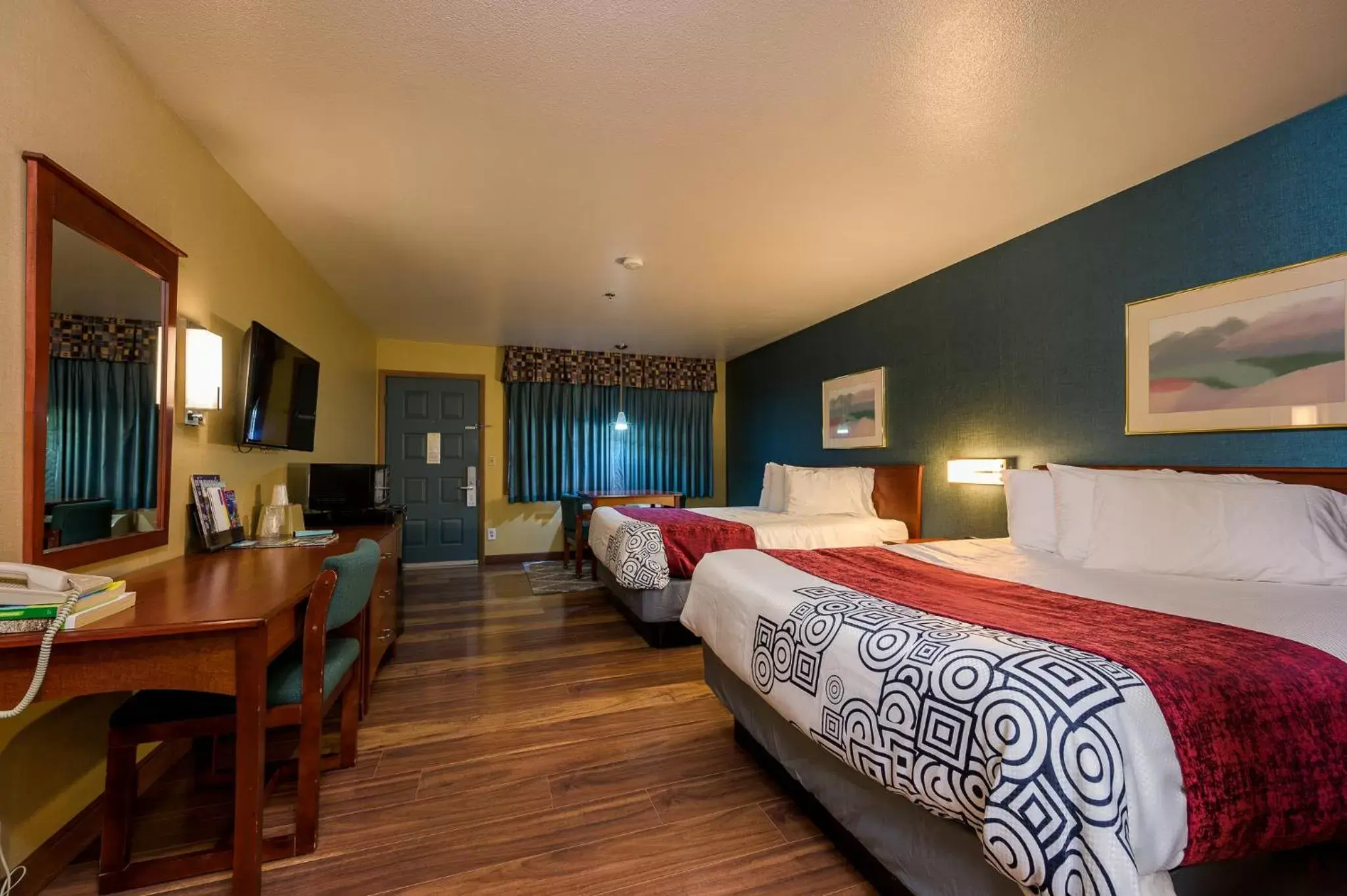 Bed in Americas Best Value Inn - Phoenix / Ashland