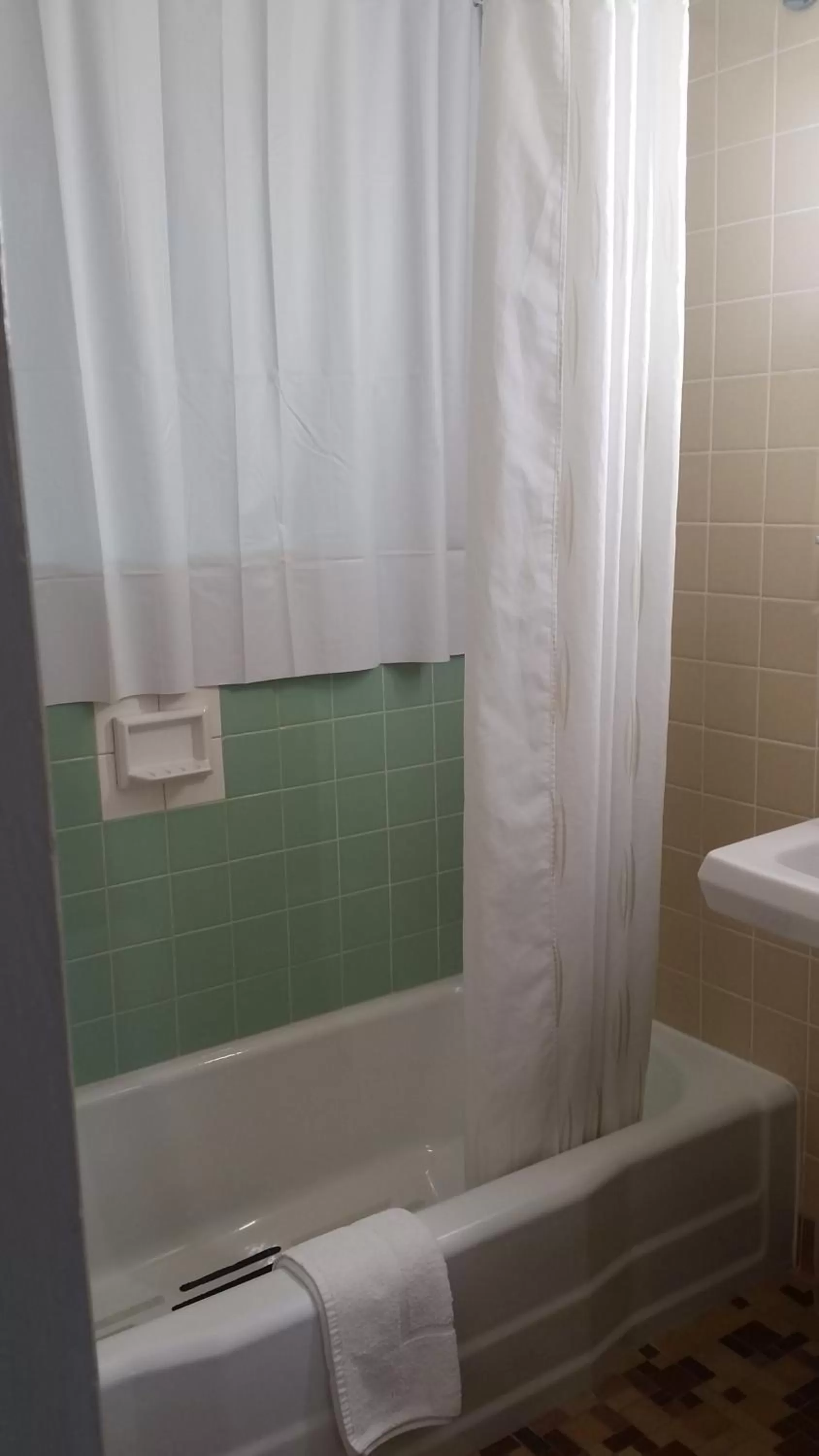 Photo of the whole room in EastGate Inn