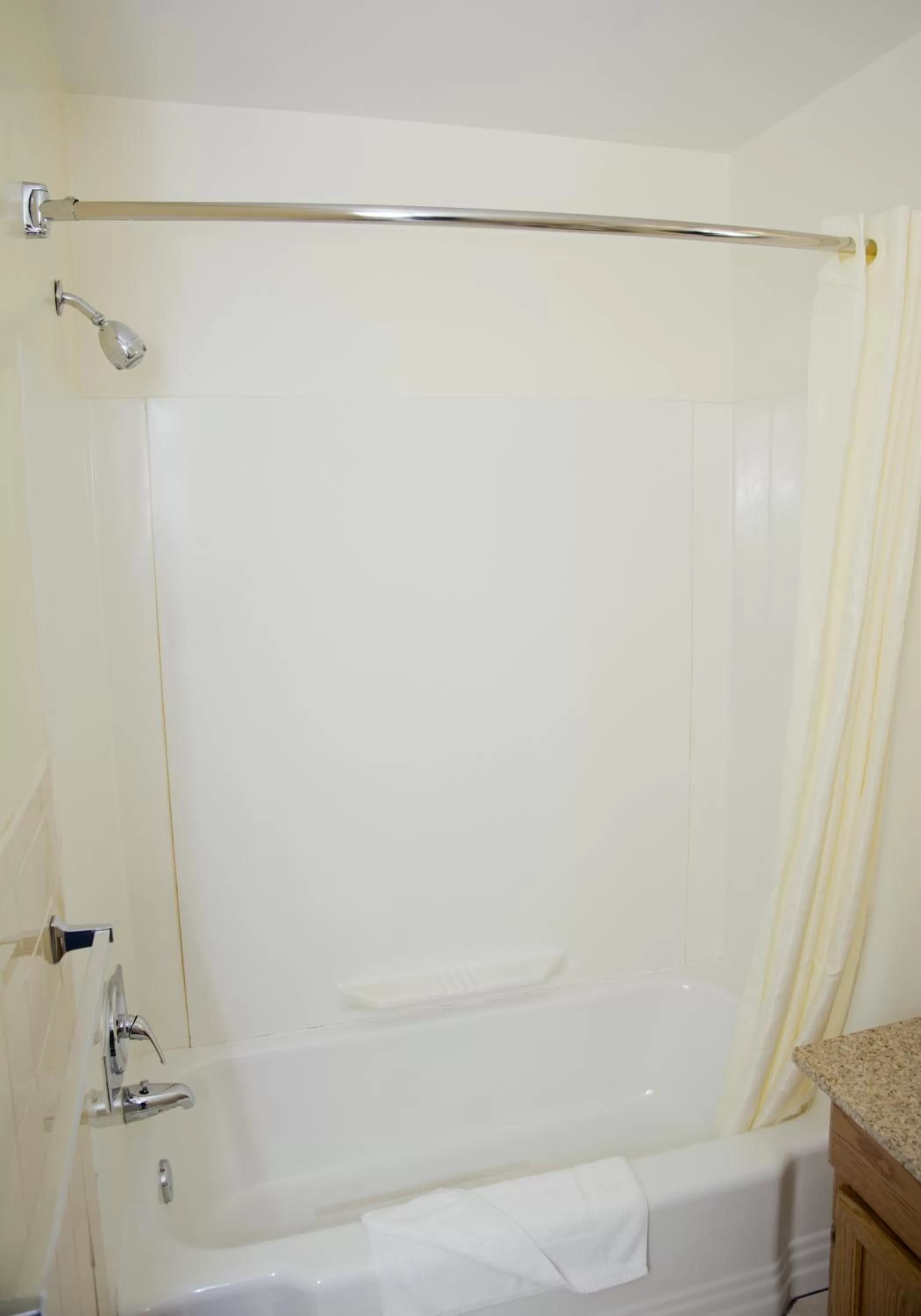 Bathroom in Travelers Inn