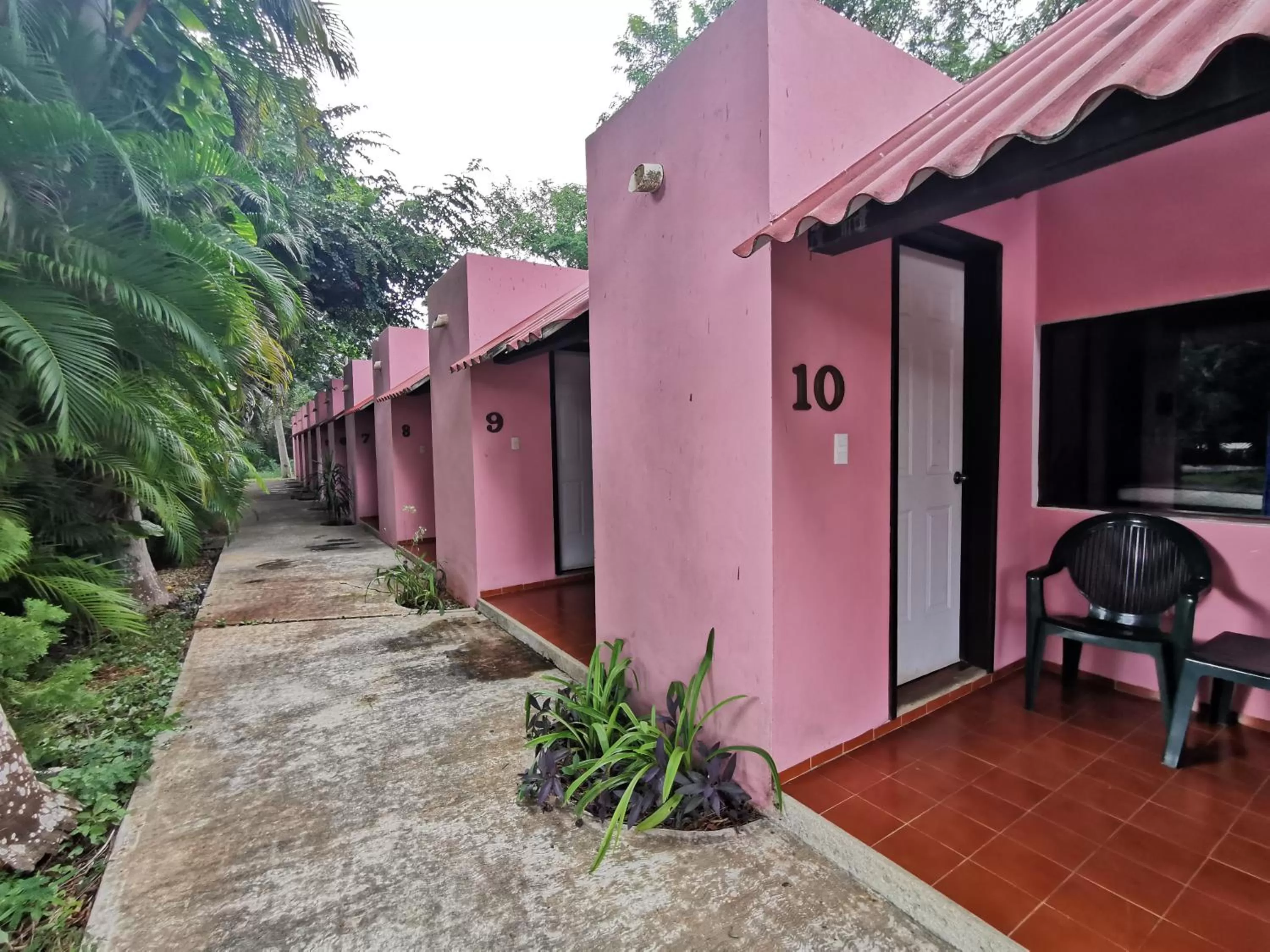Facade/entrance in Hotel Doralba Inn Chichen