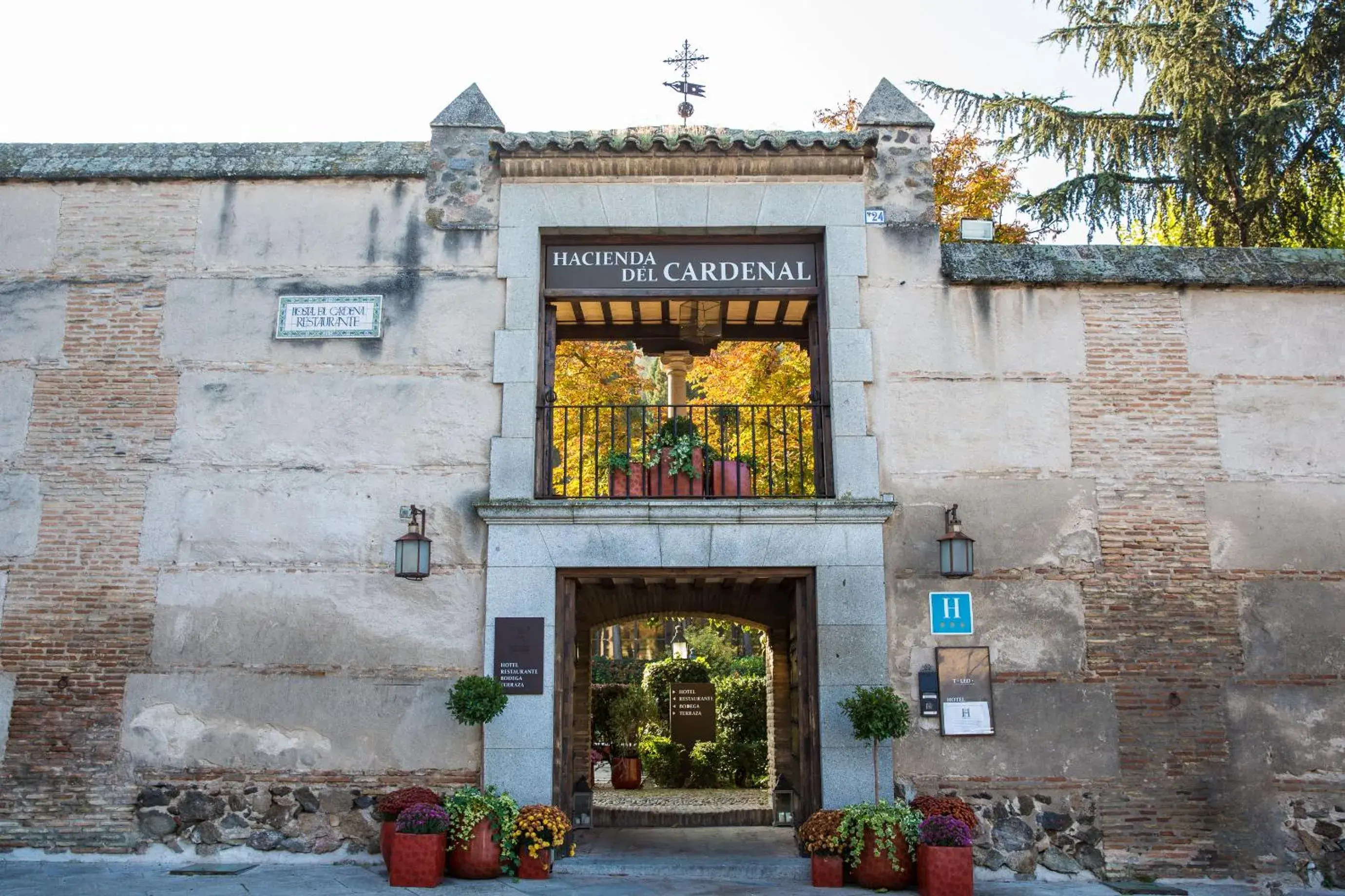 Facade/entrance, Property Building in Hotel Hacienda del Cardenal