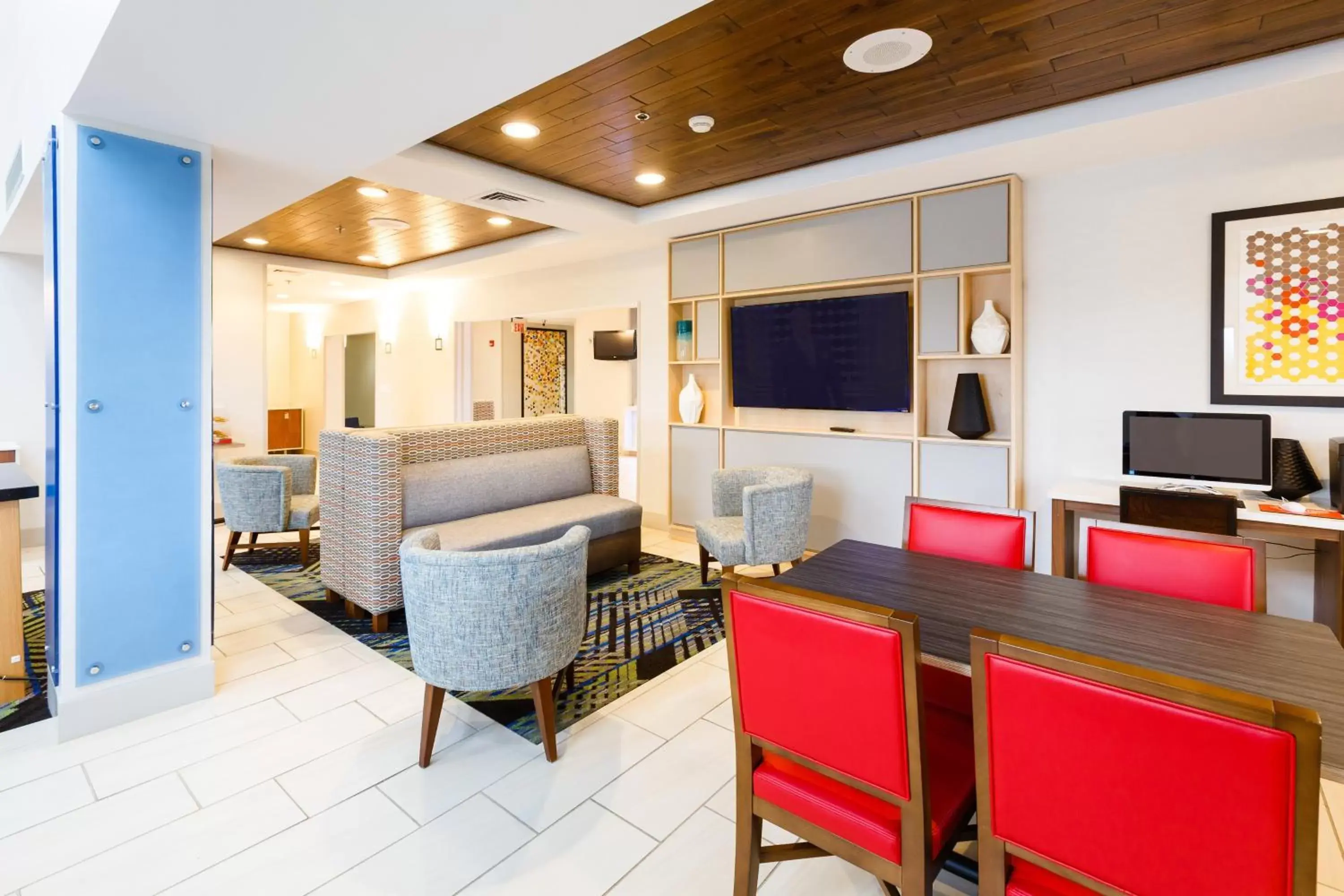 Restaurant/places to eat, Seating Area in Holiday Inn Express & Suites Shelbyville, an IHG Hotel