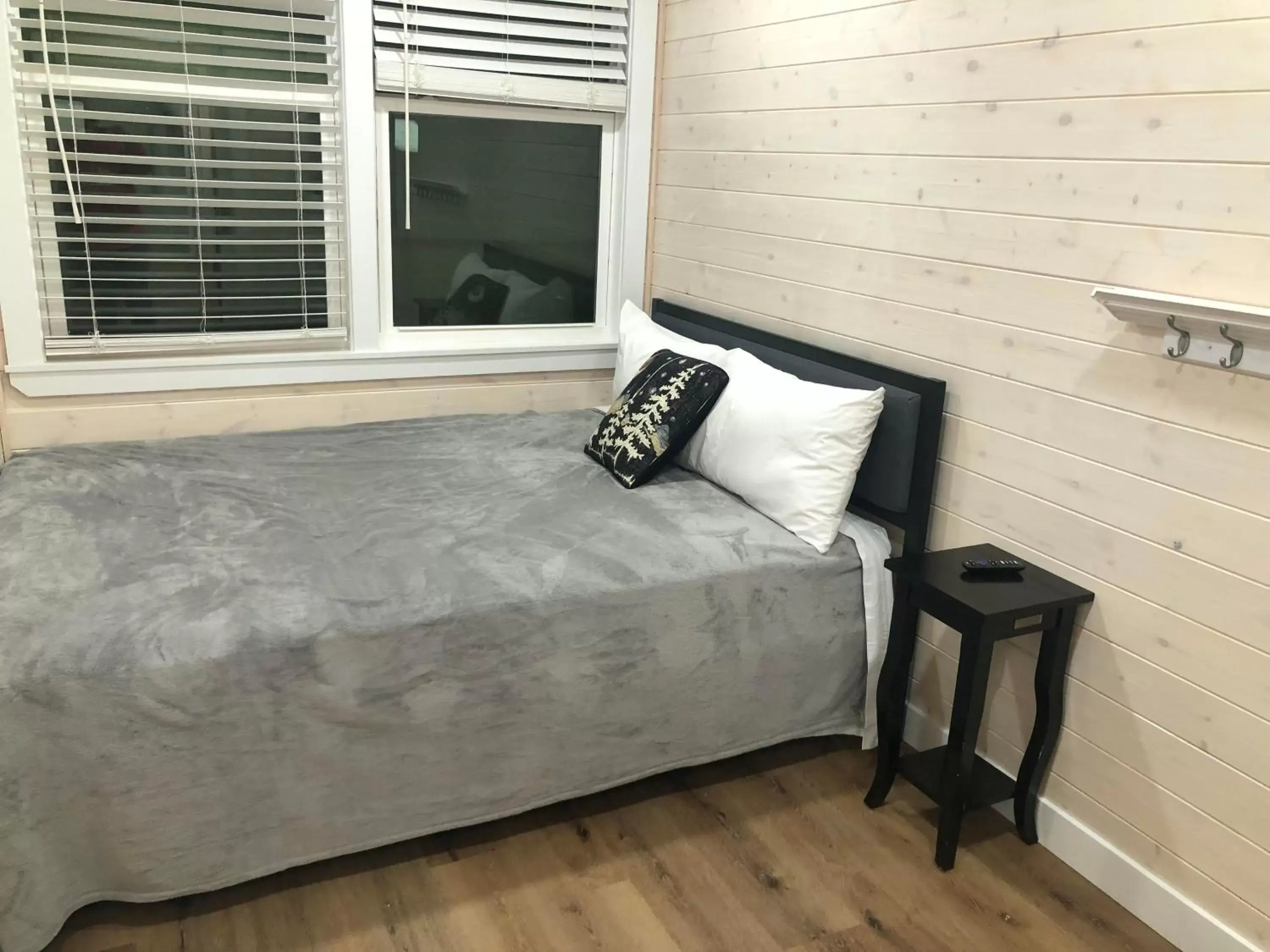 Bedroom, Seating Area in Camptel Poconos Lodging