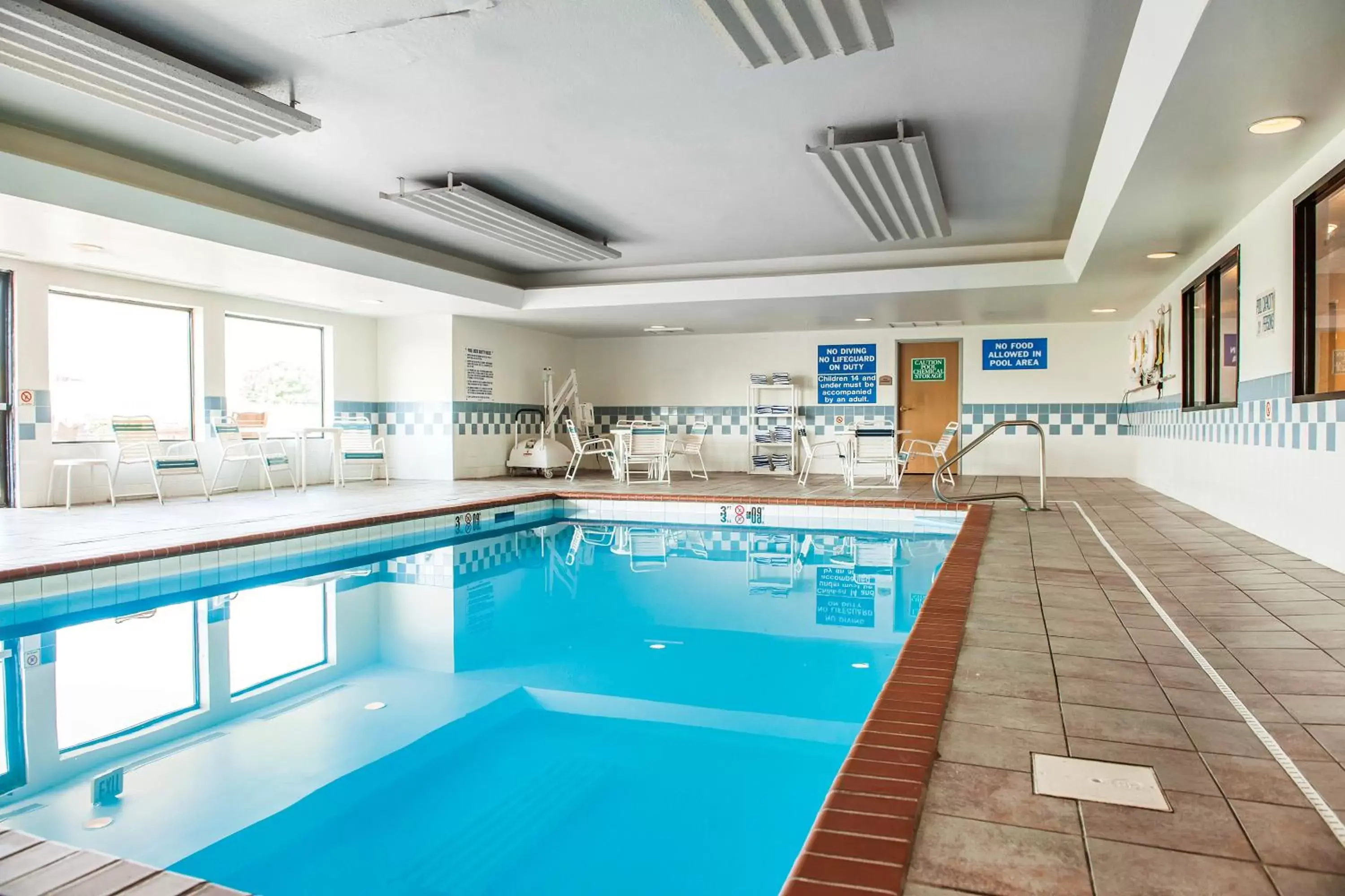 Pool view, Swimming Pool in Comfort Inn Goshen