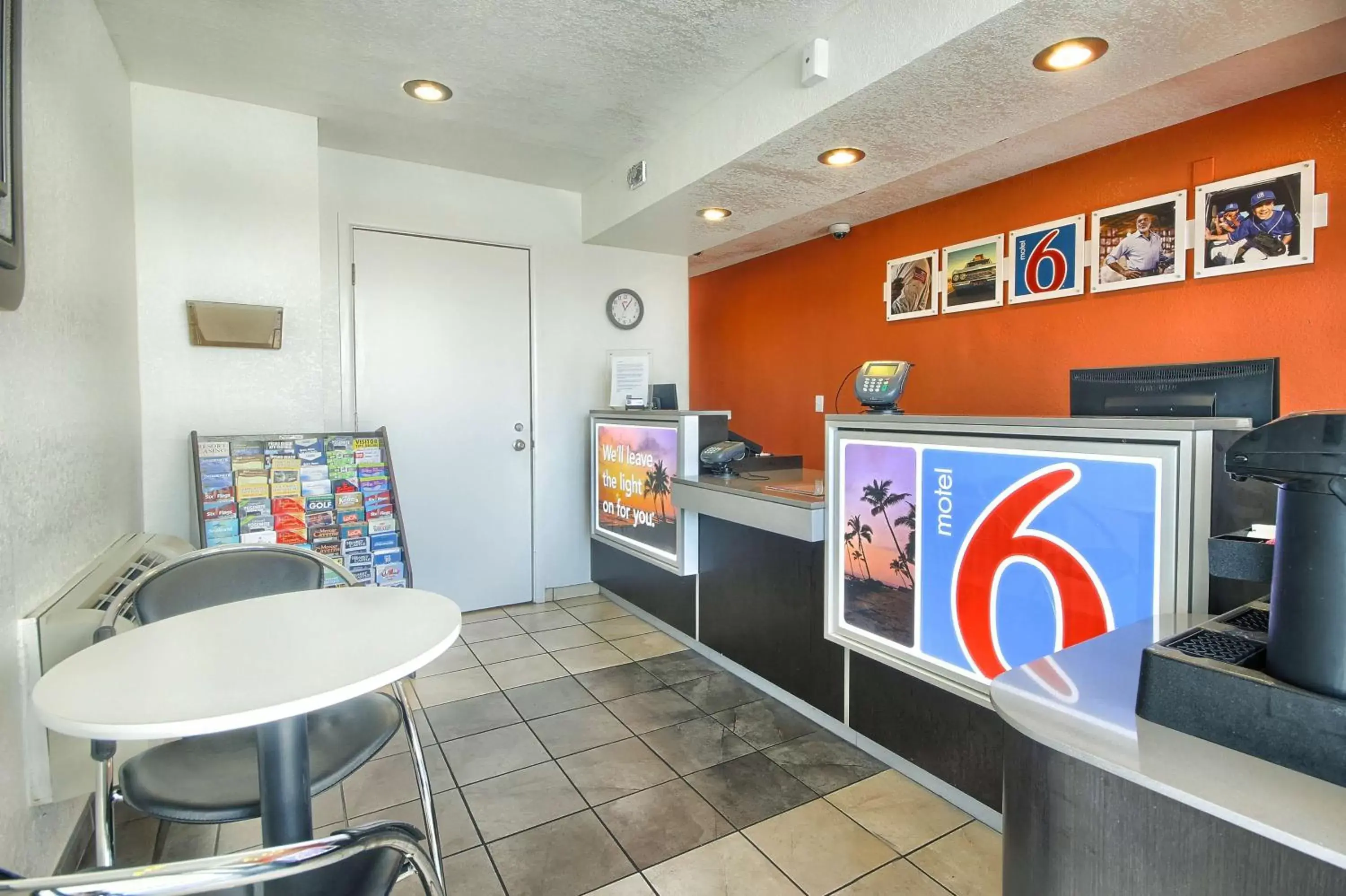 Lobby or reception in Motel 6-Fresno, CA - Blackstone North