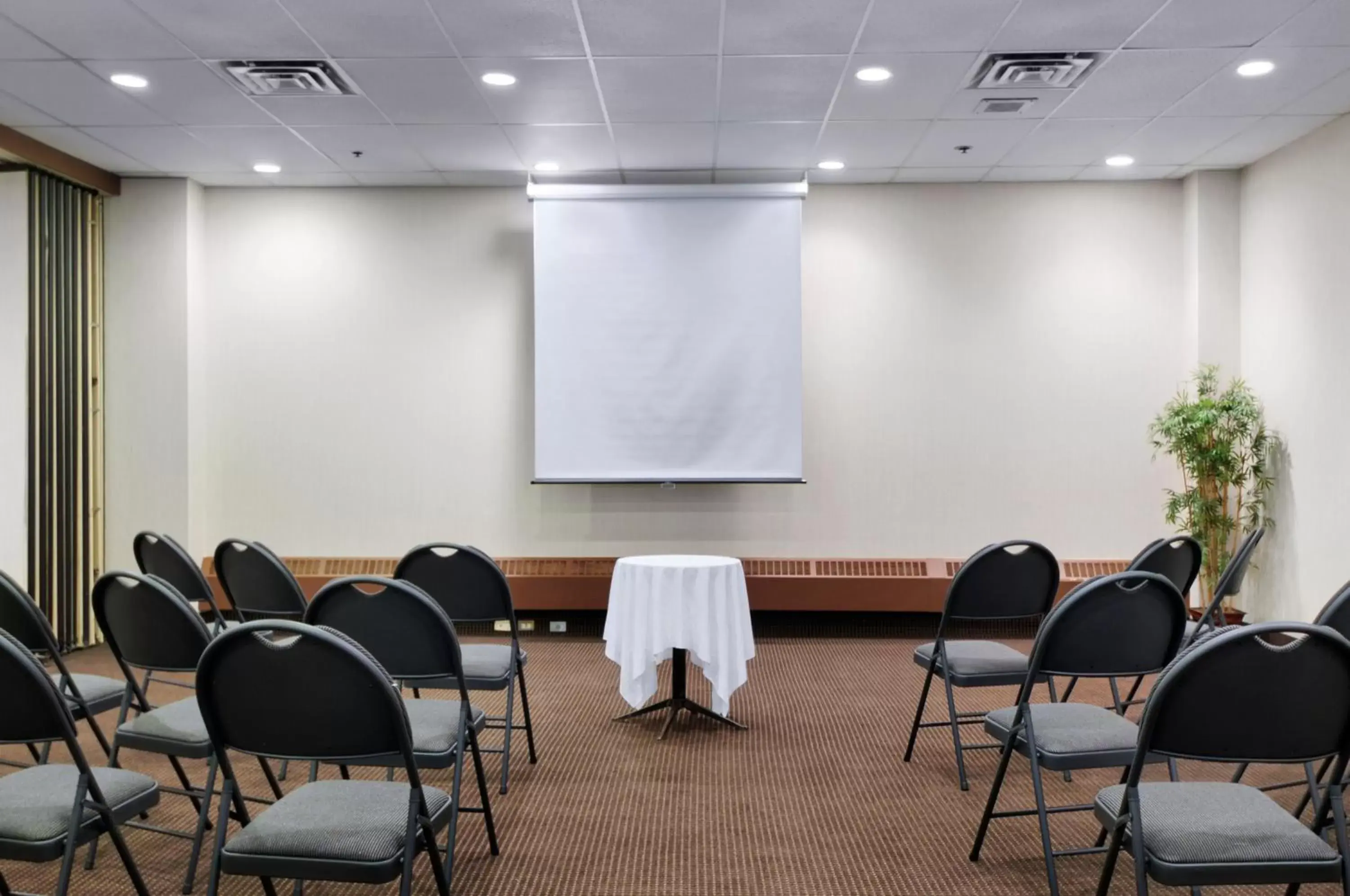 Business facilities in Days Inn by Wyndham Calgary South