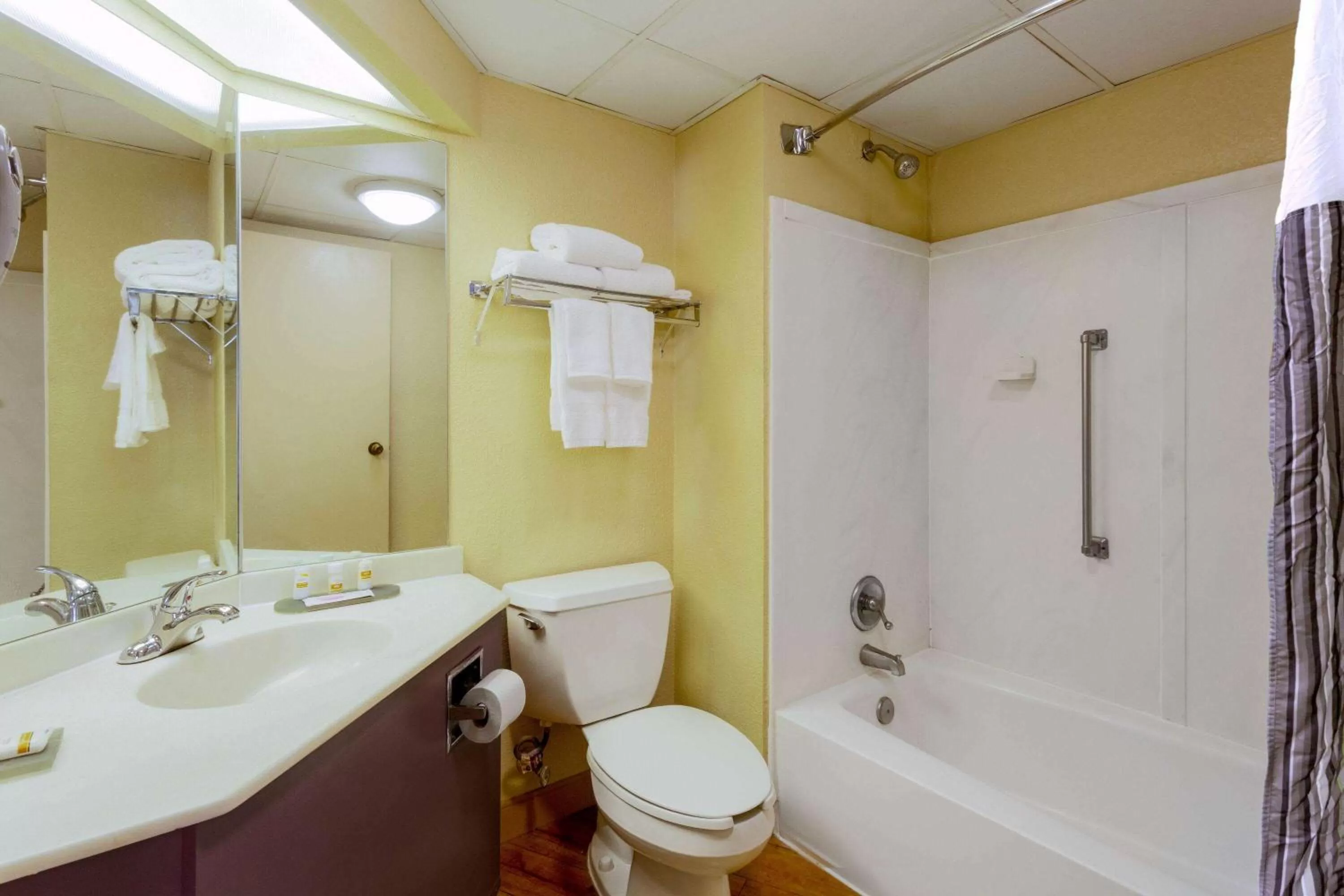 Bathroom in CLT Airport Inn & Suites