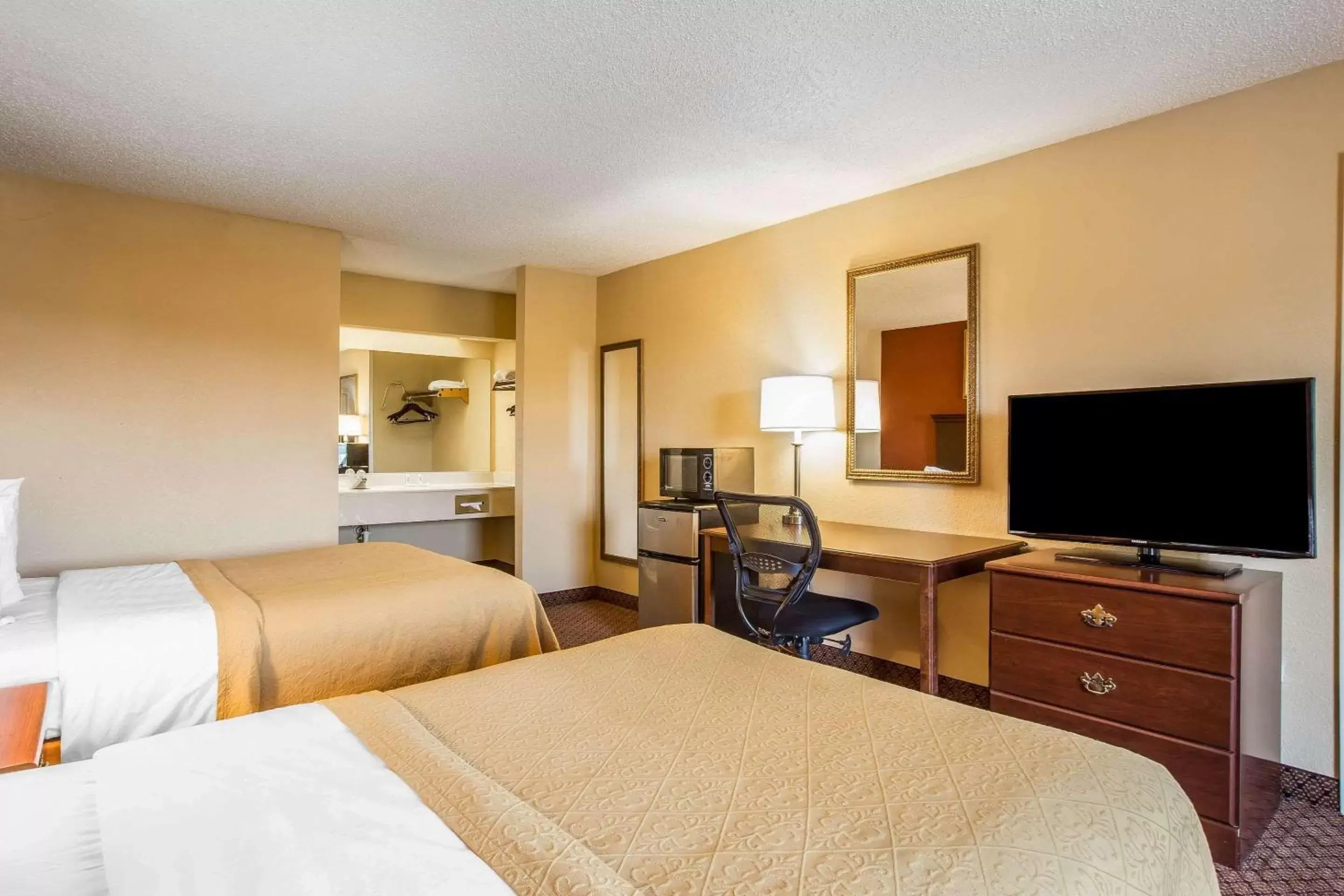 Photo of the whole room, Bed in Quality Inn Gaffney I-85