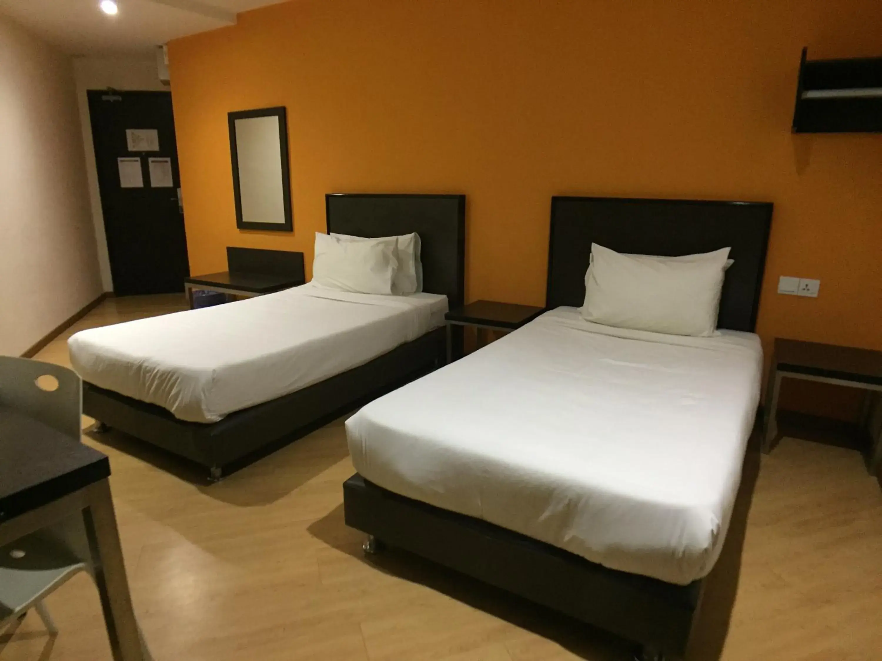 Standard Twin Room in Padungan Hotel Standard Twin Room in Padungan Hotel