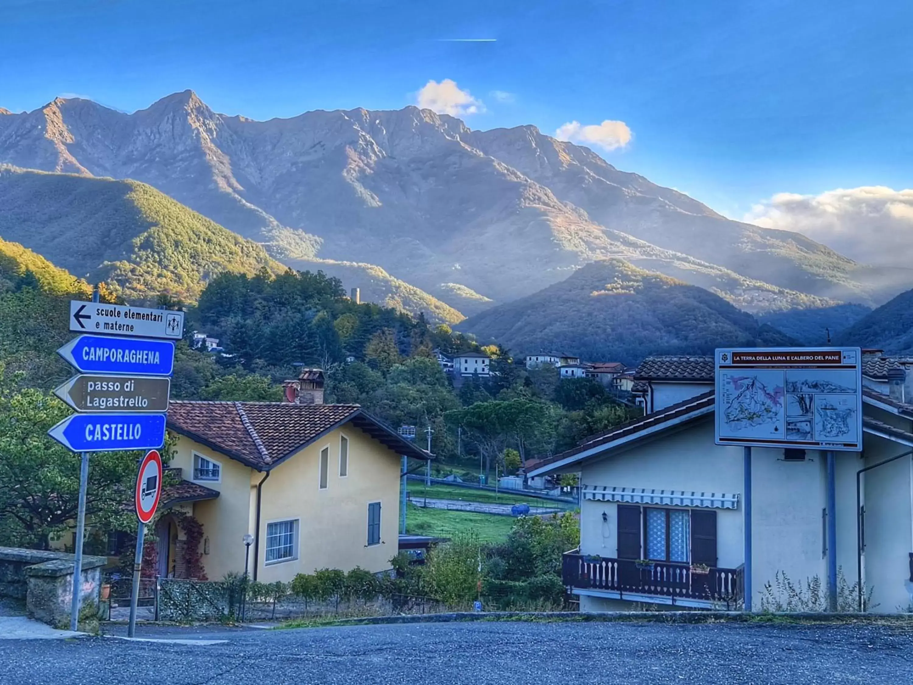 Property Building in Albergo Miramonti