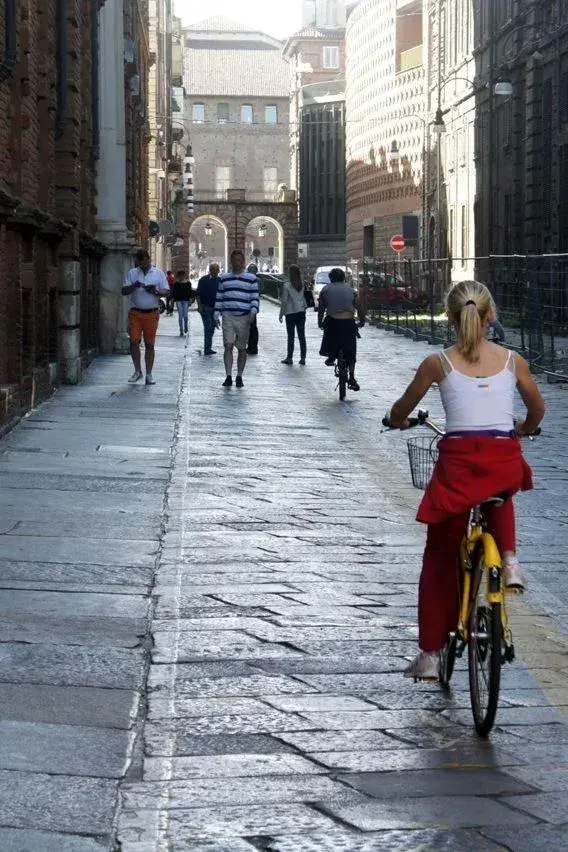 Neighbourhood, Biking in Hotel Serenella