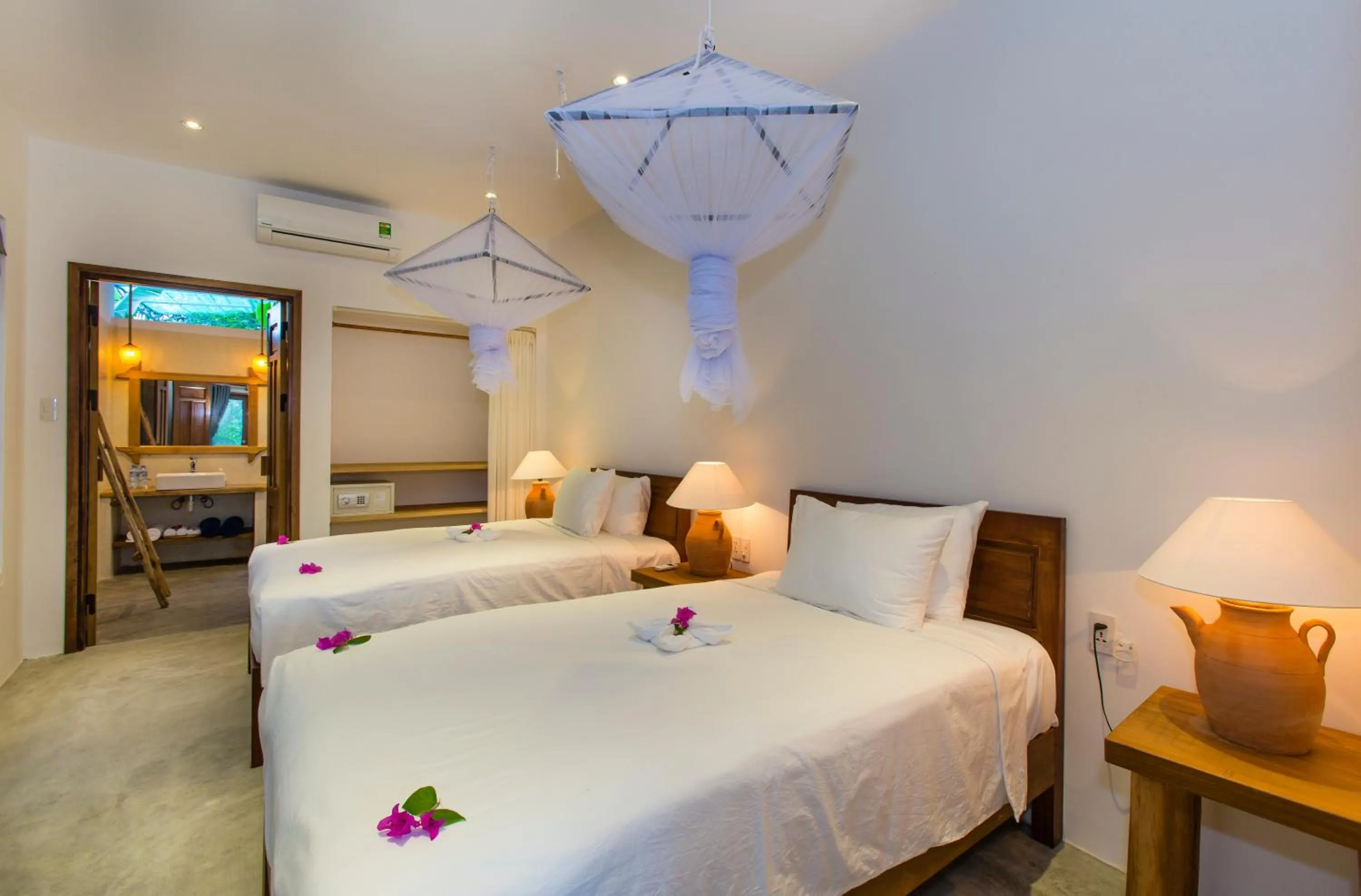 Photo of the whole room, Bed in Vina Beach Pool Villas