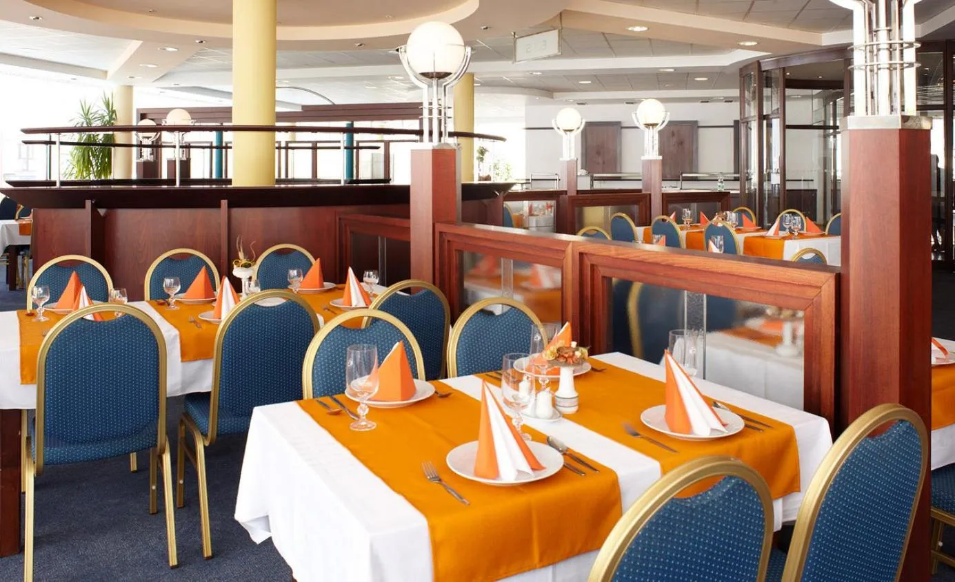 Restaurant/places to eat in Hotel Cernigov