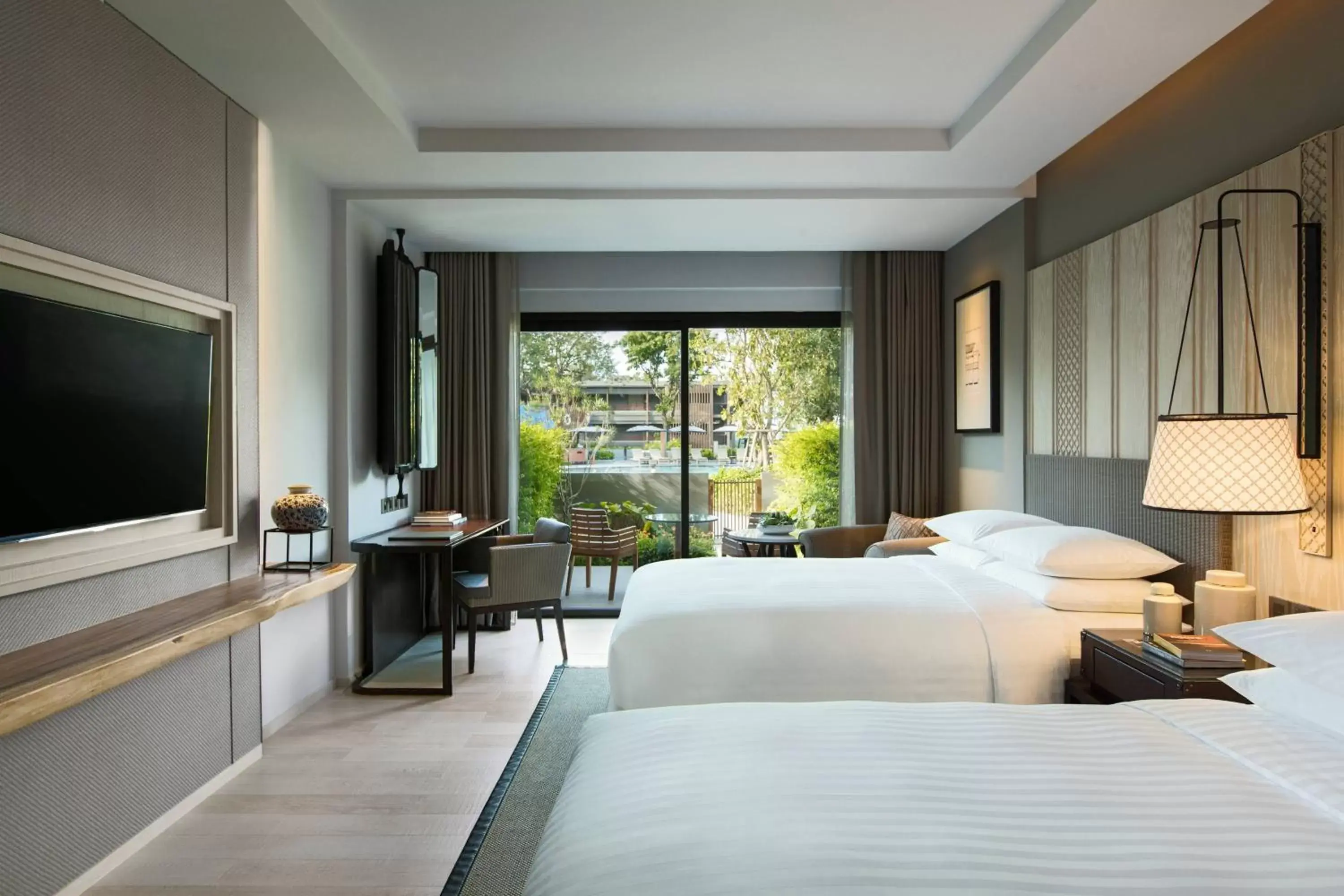 Swimming pool, Bed in Hua Hin Marriott Resort and Spa