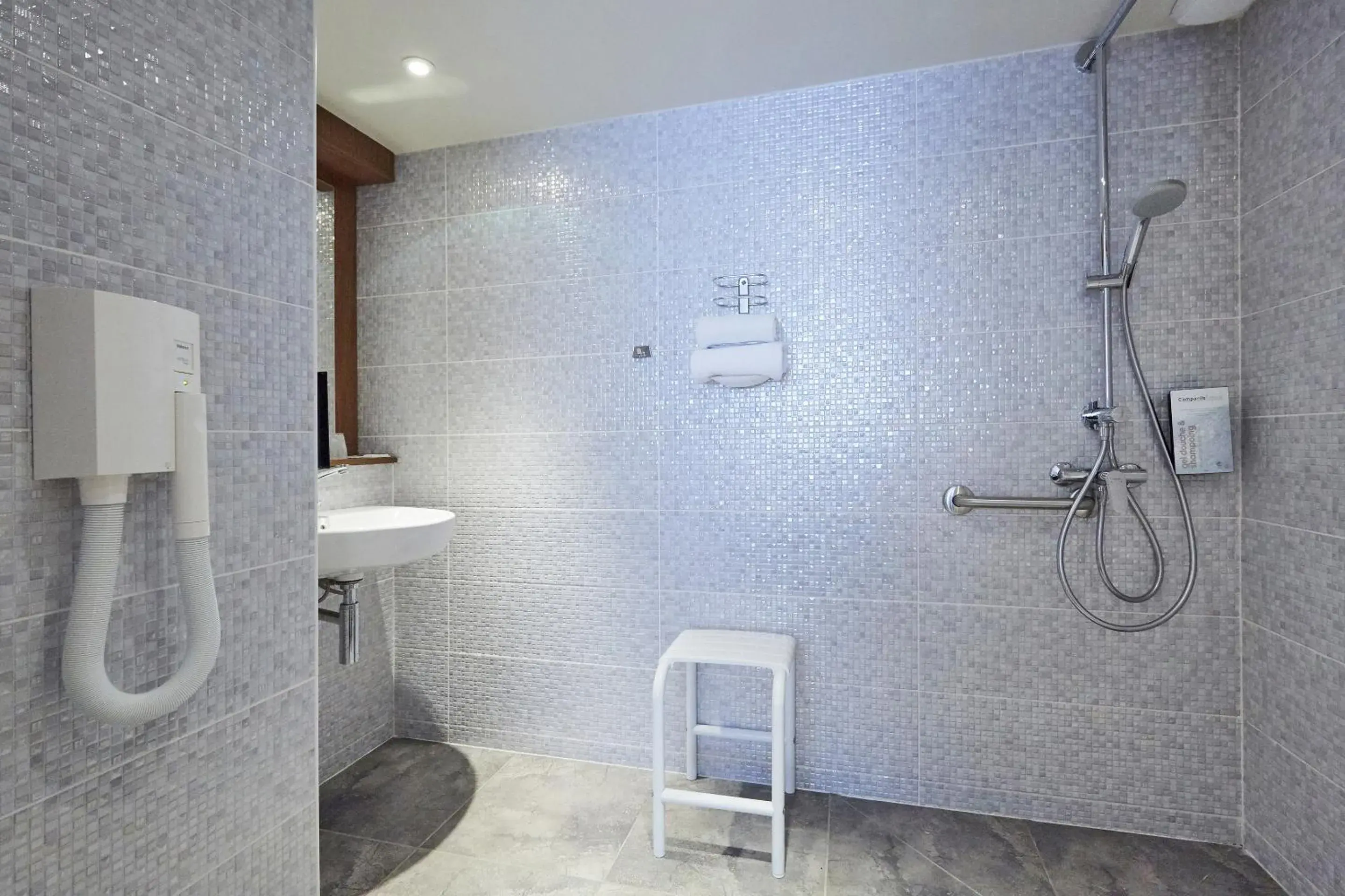 Bathroom in Campanile Hotel Compiegne