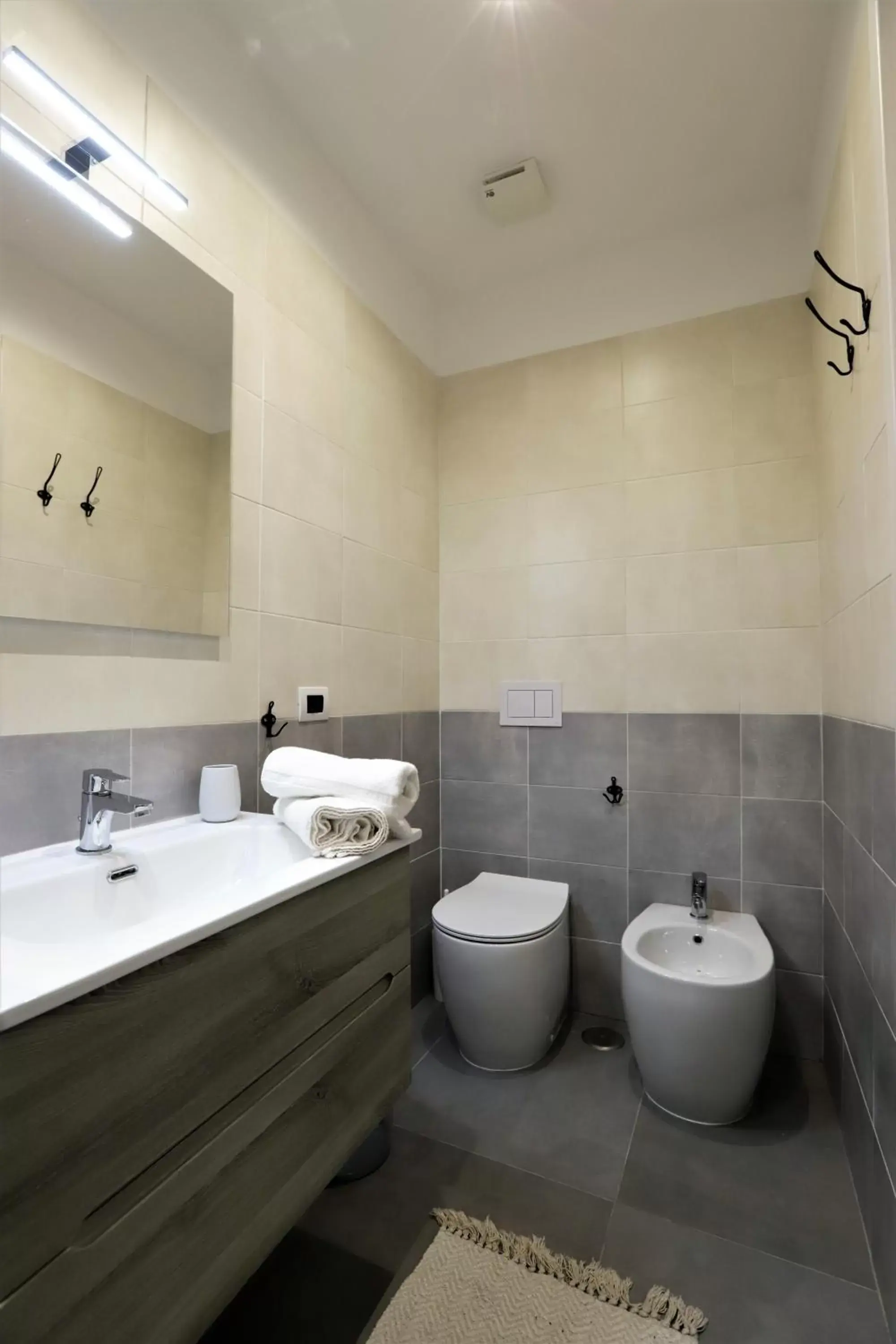 Bathroom in Napoli Vesuvio Apartments by Dimorra