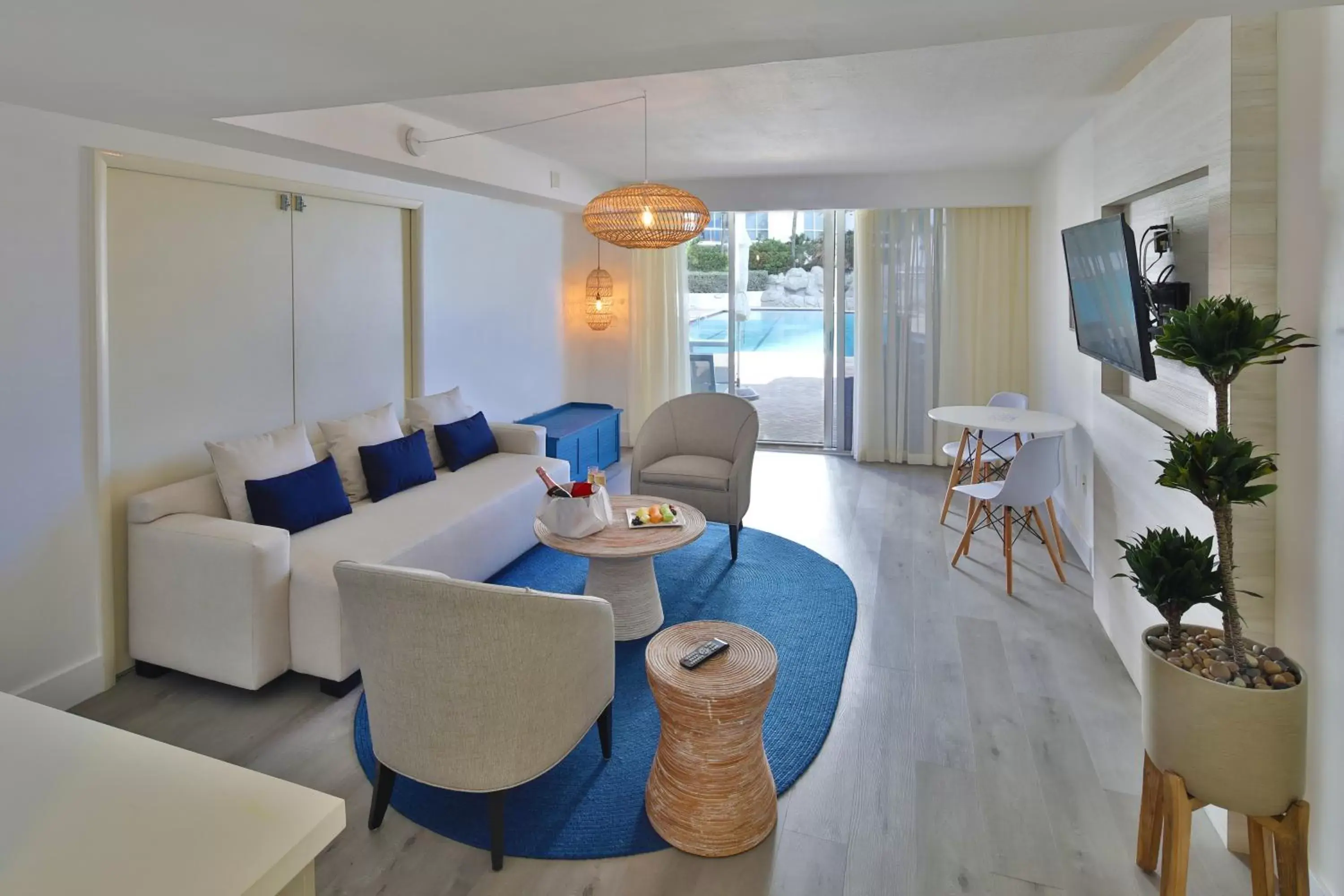 Pool view, Seating Area in Trump International Beach Resort - Sunny Isles Beach