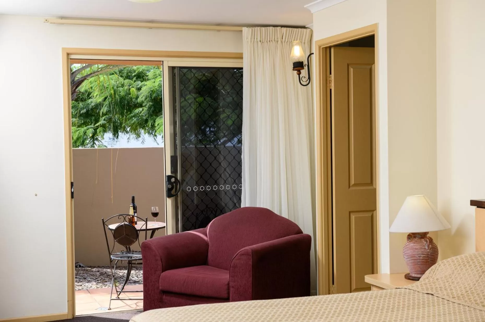 Patio in Villa Mirasol Motor Inn