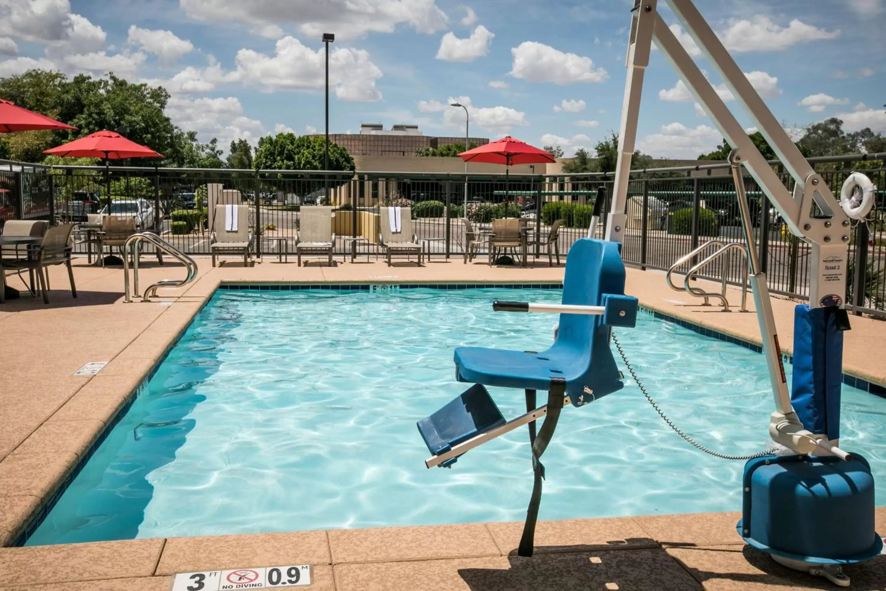 Pool view, Swimming Pool in Hampton Inn & Suites Tempe/Phoenix Airport, Az