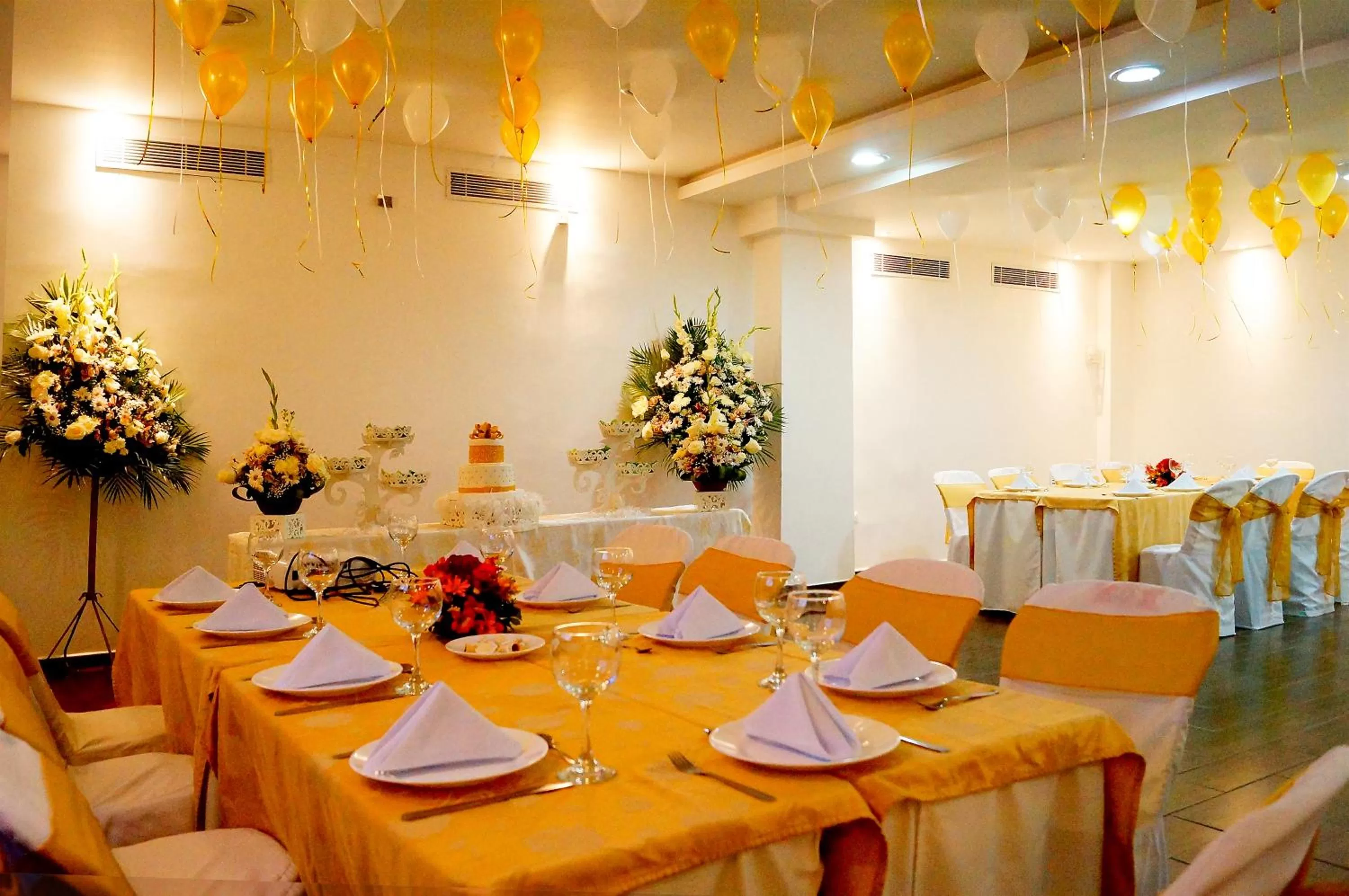 Hotel Castell - Cerca Del Aeropuerto