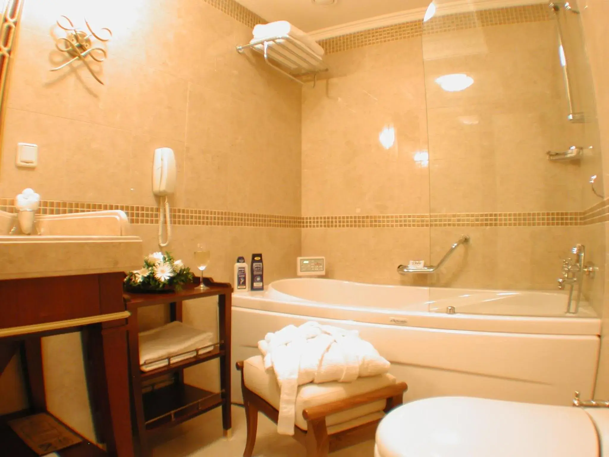 Bath, Bathroom in Eresin Hotels Sultanahmet - Boutique Class