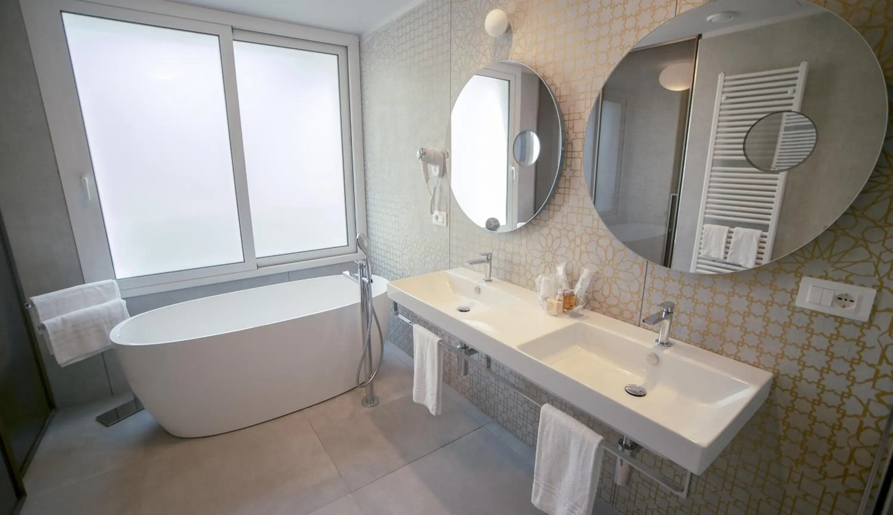 Bathroom in Hotel Malavoglia